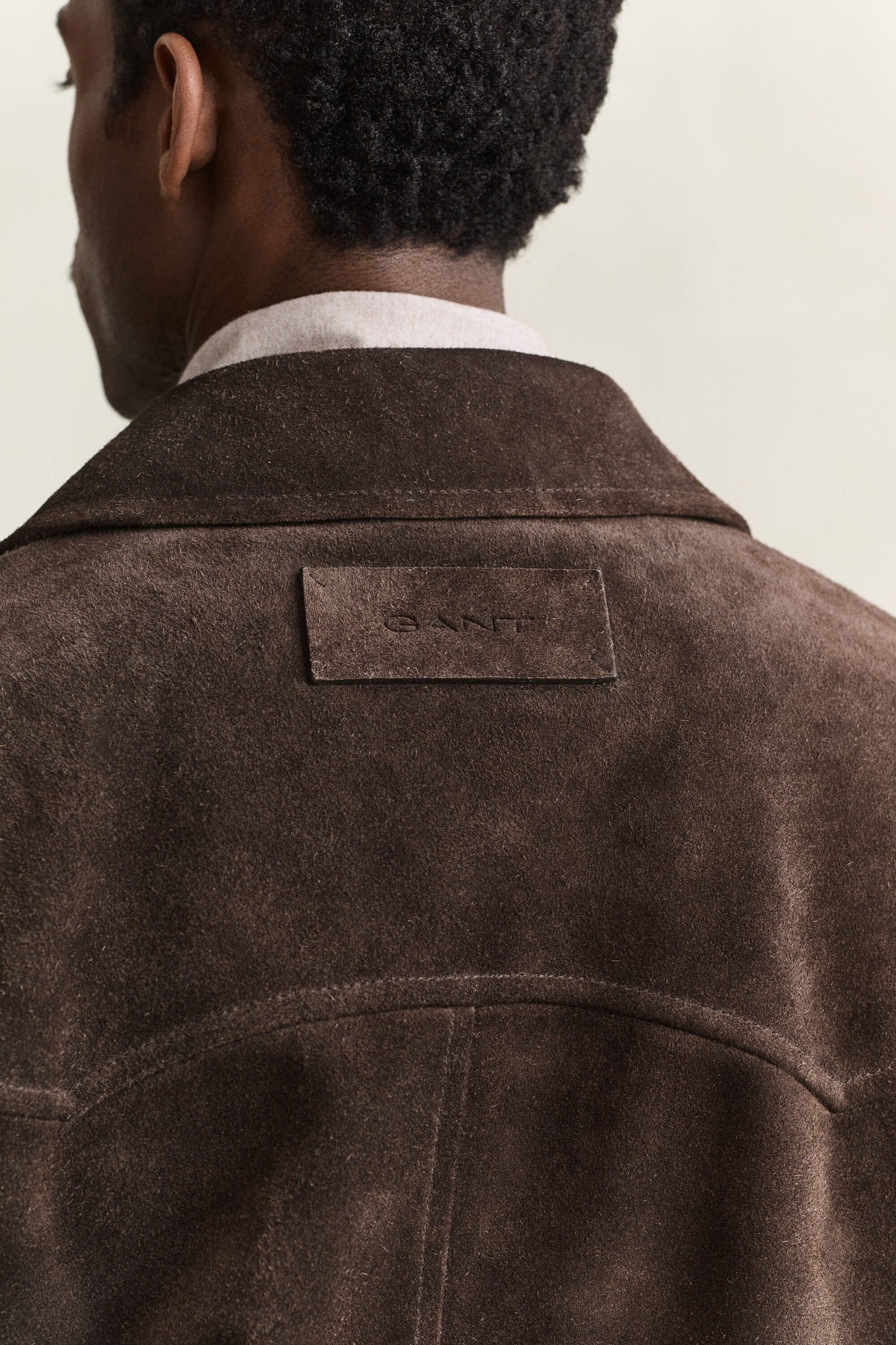 Mittellange Jacke aus Veloursleder