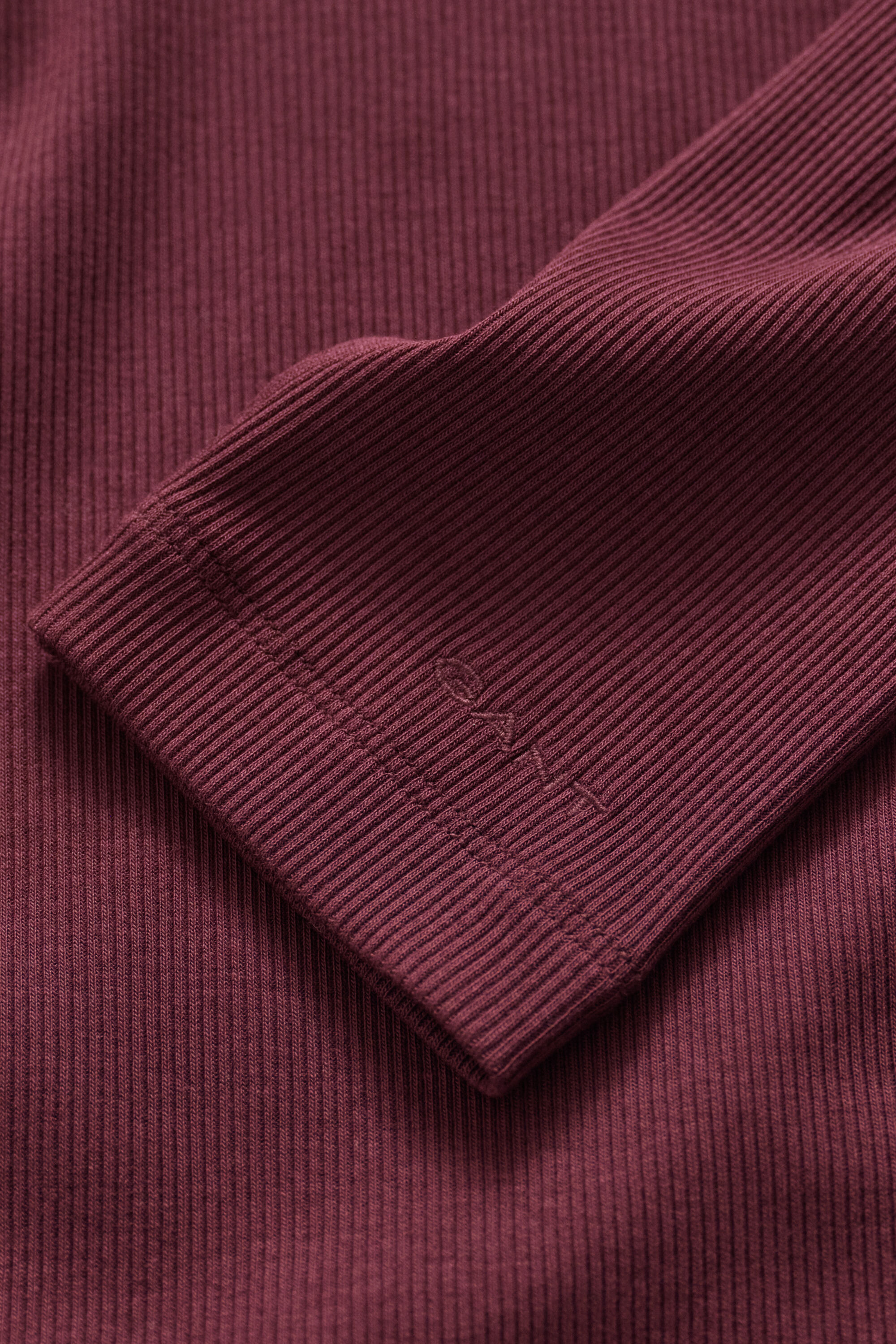 Geripptes Rollkragenshirt