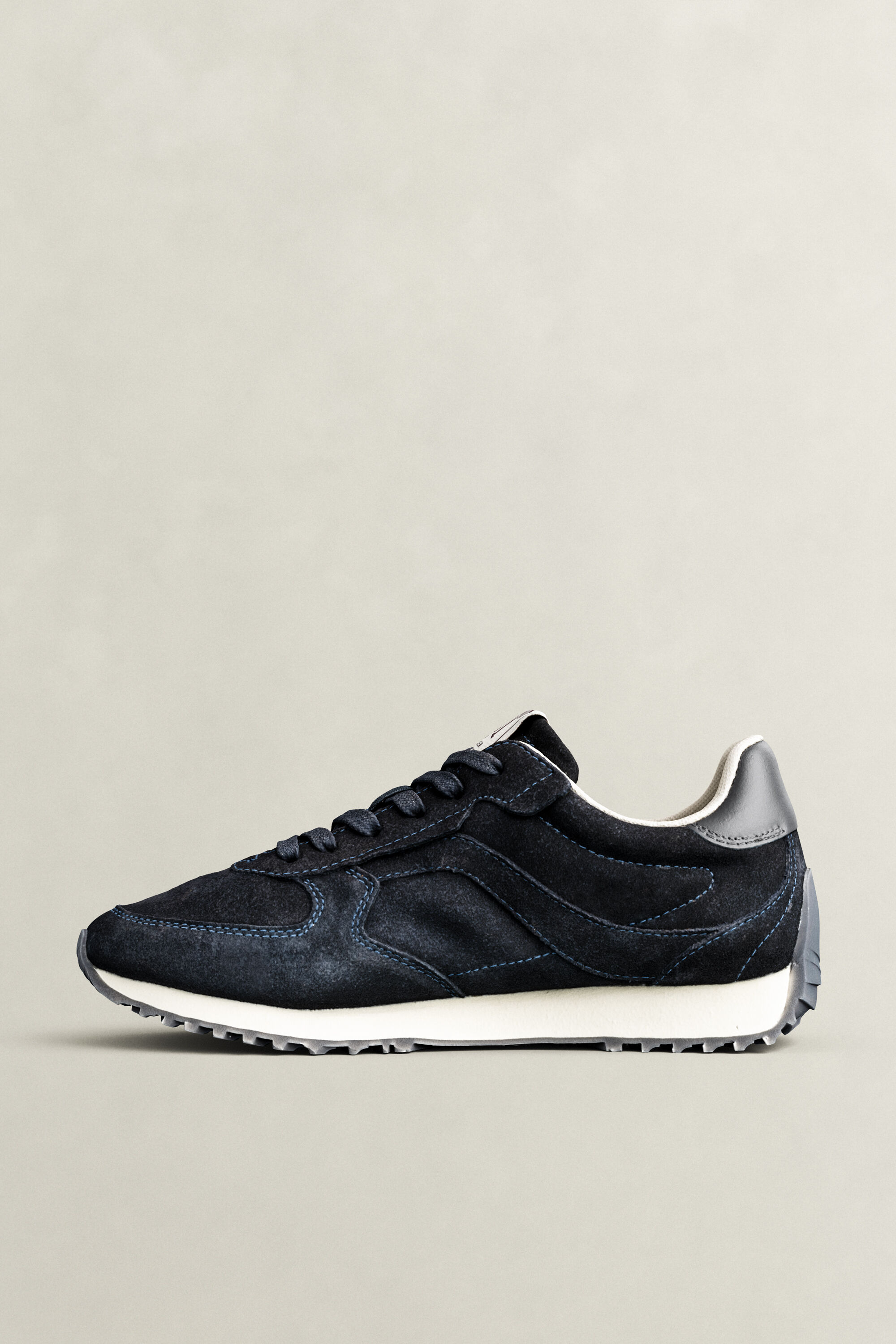 Beja Sneaker aus Veloursleder