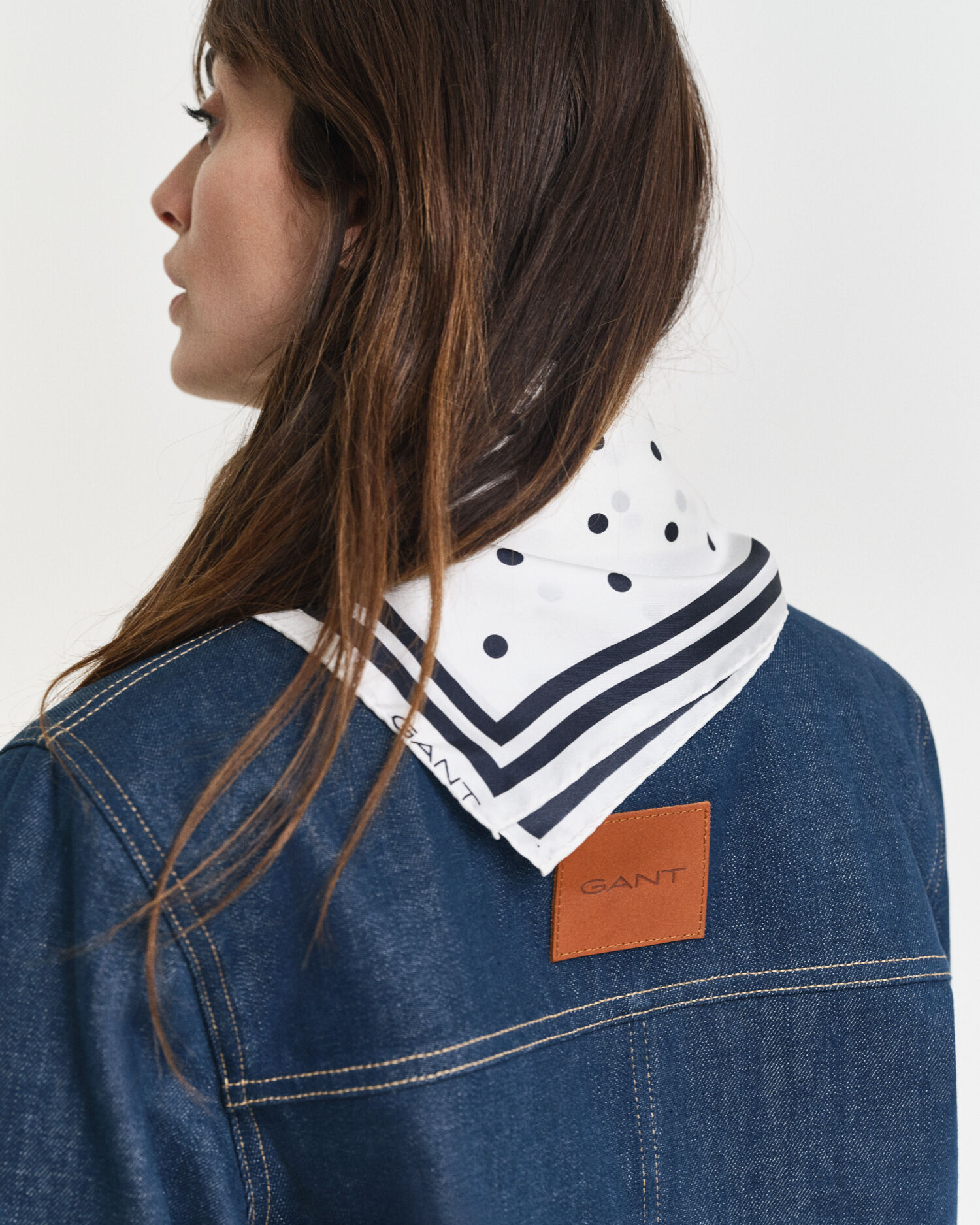 Seidenschal mit Pünktchen-Print