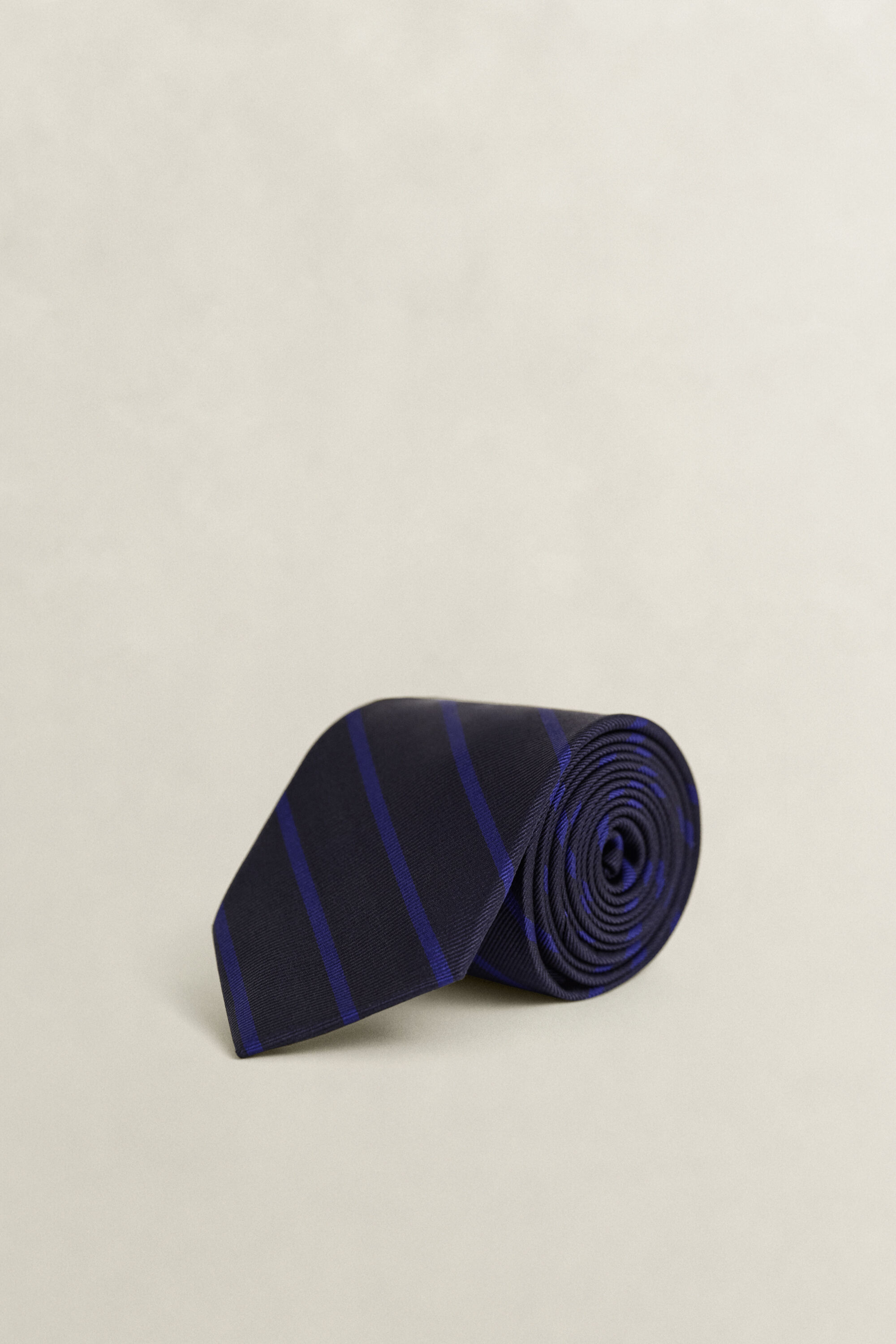 Gant x Yale Krawatte mit Streifen