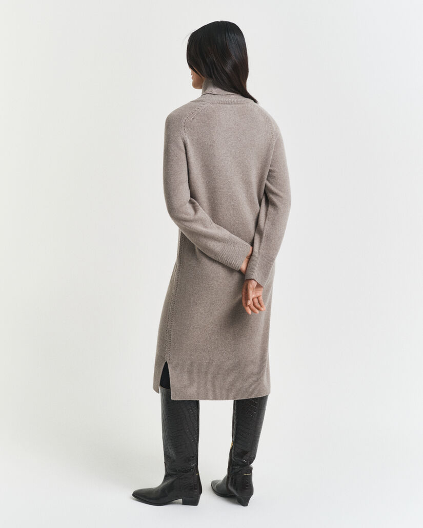 Rollkragenkleid mit Strickdetails