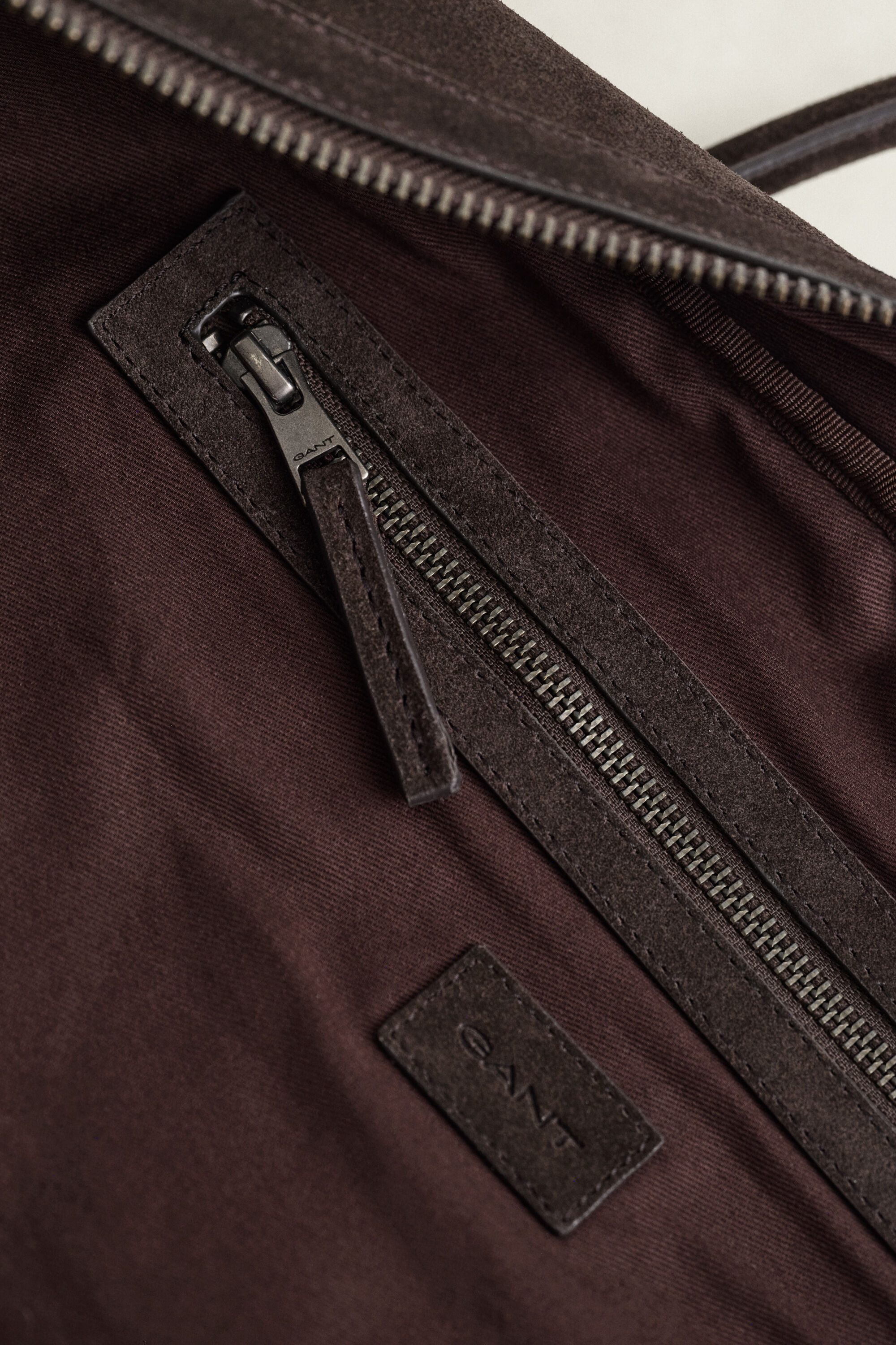 Duffel Bag aus Veloursleder