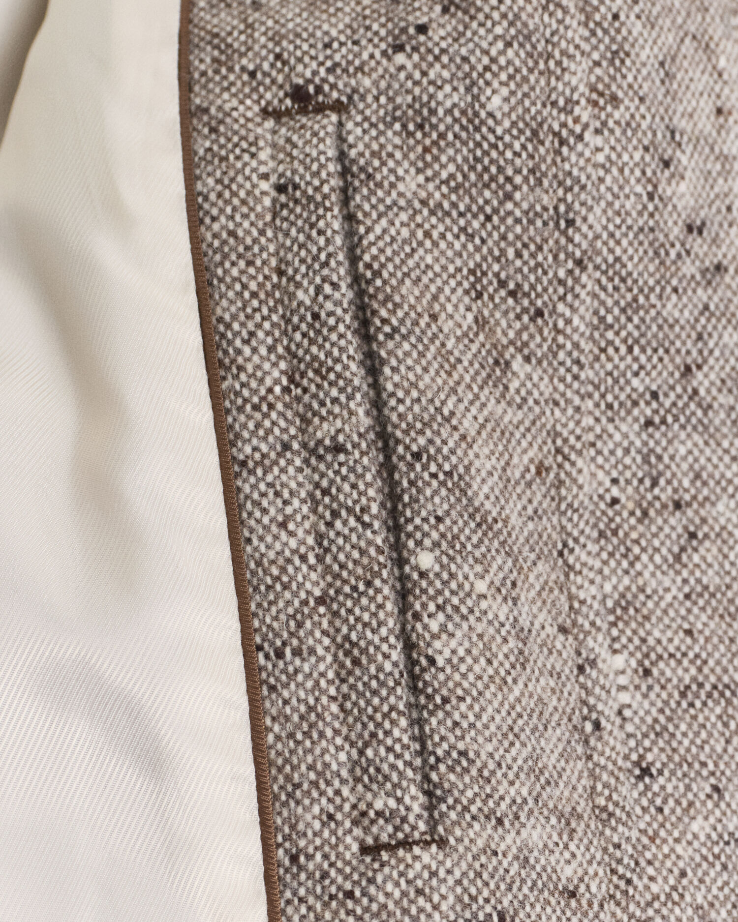 Wolljacke mit Kontrastkragen