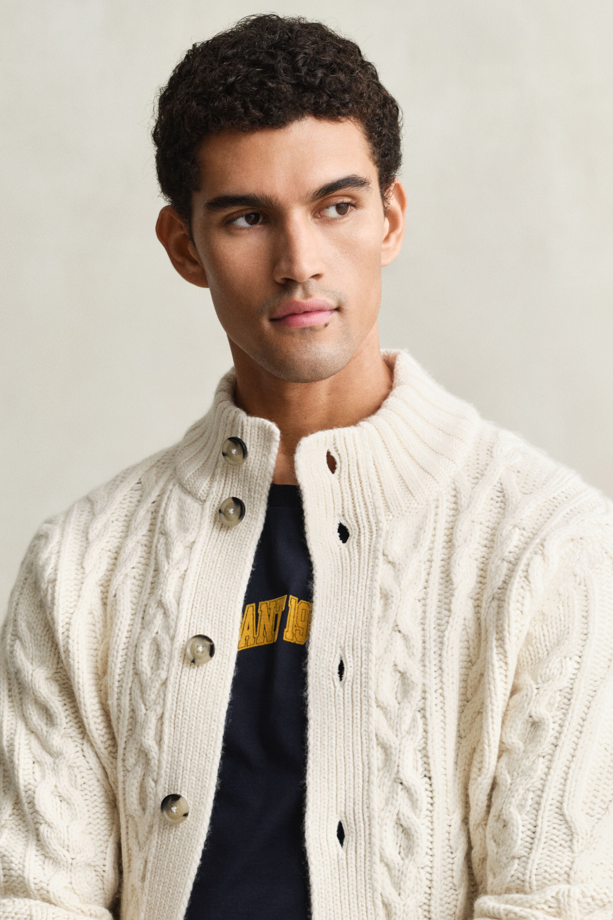 Strickjacke mit Zopfmuster