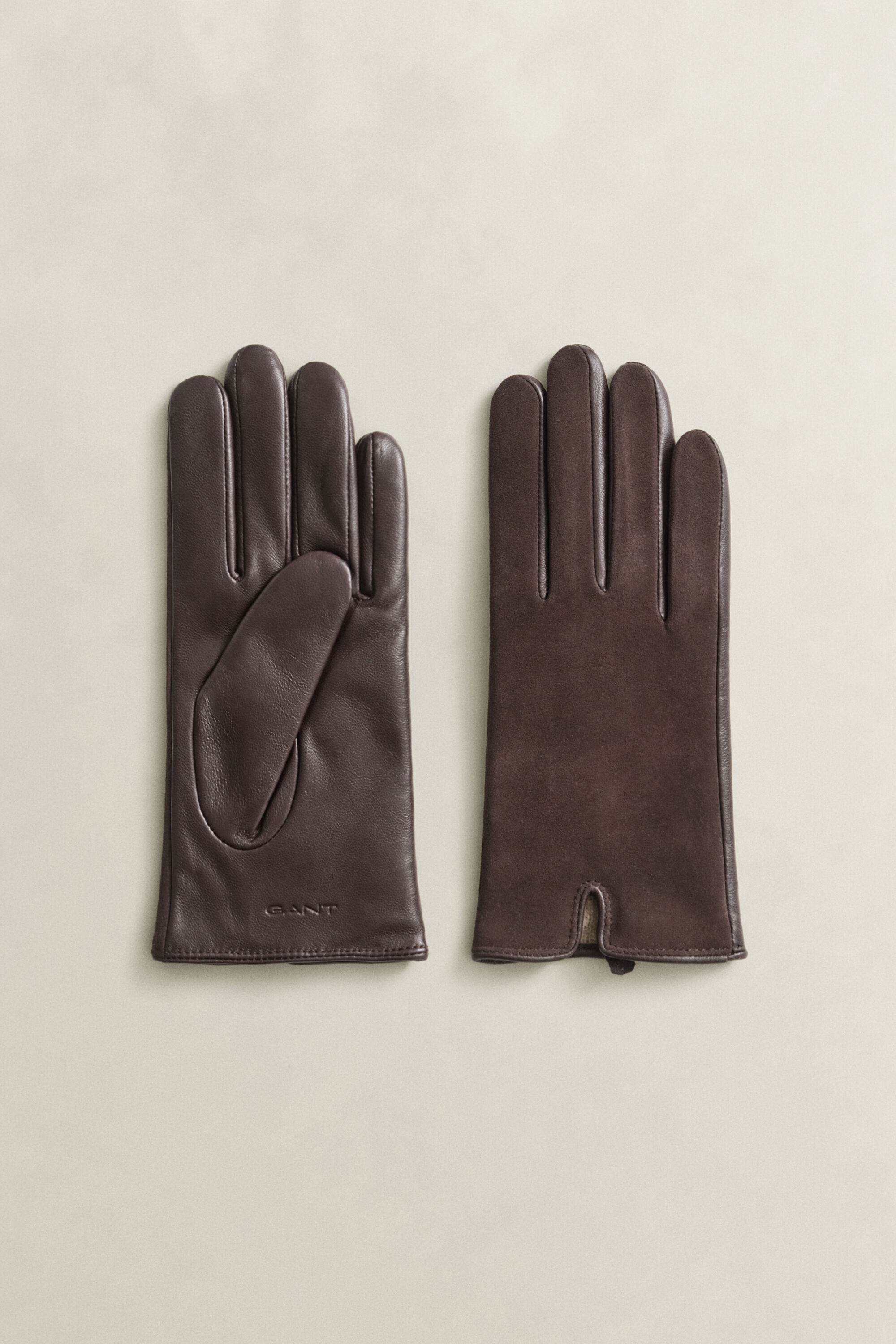 Handschuhe aus Glatt- und Veloursleder