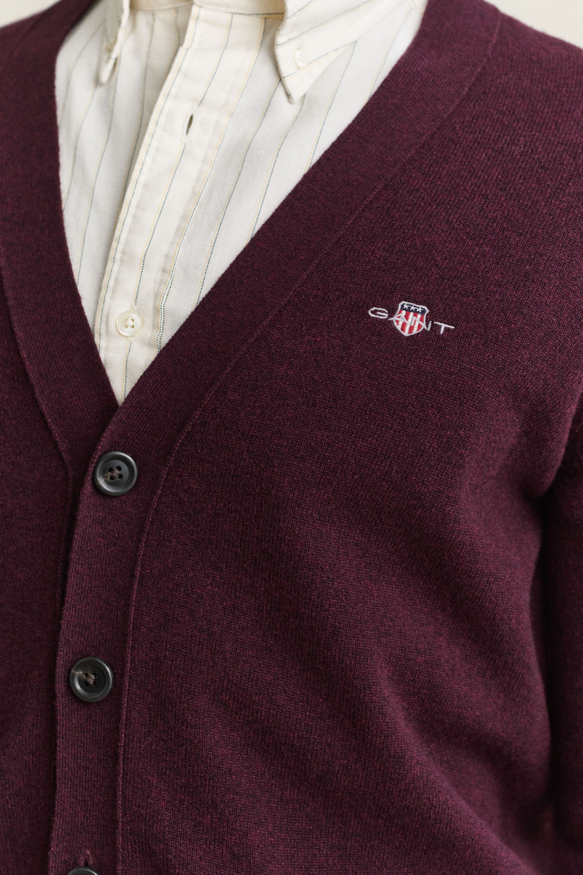 V-Neck Strickjacke aus Lambswool