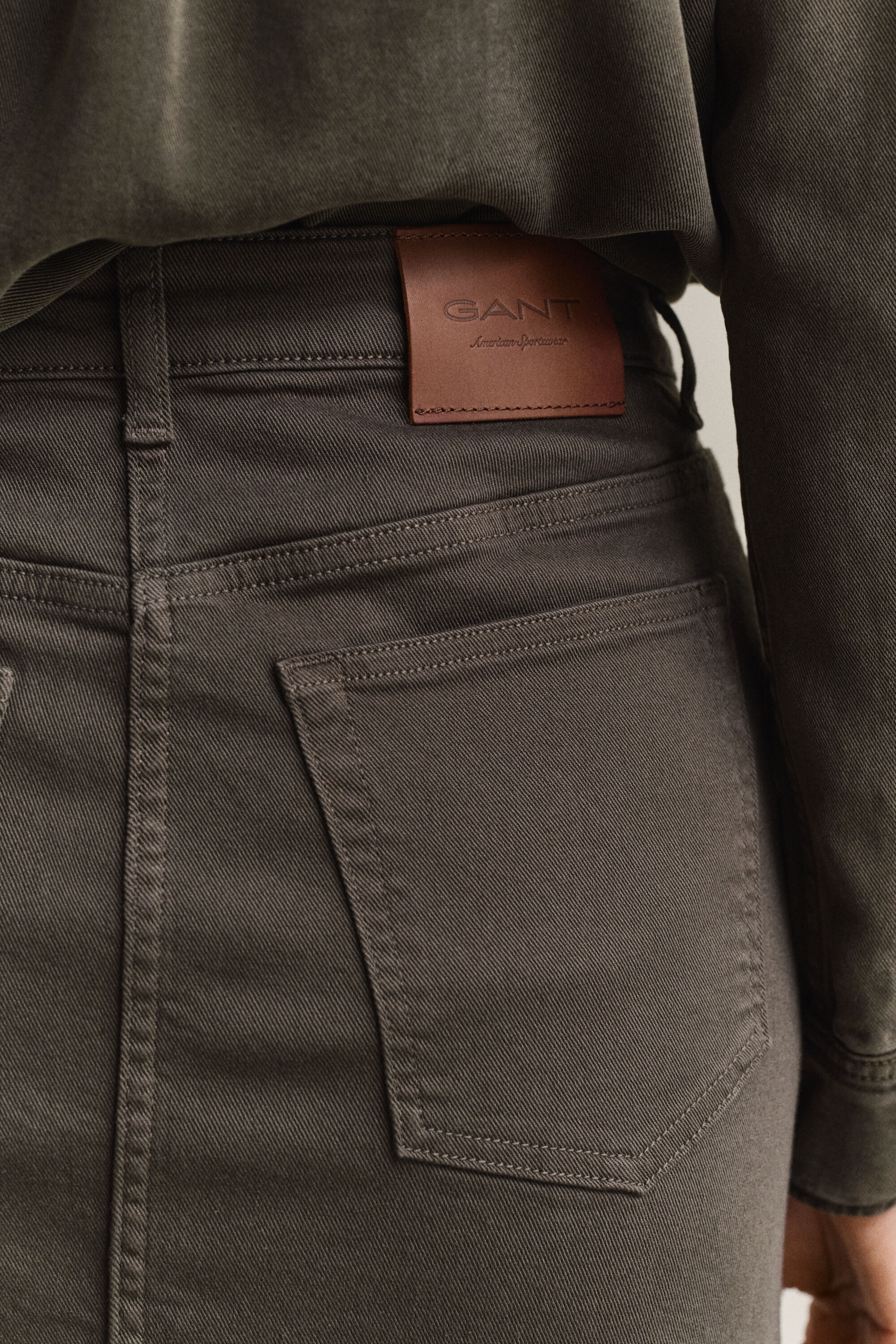 Farbiger Bleistiftrock aus Twill