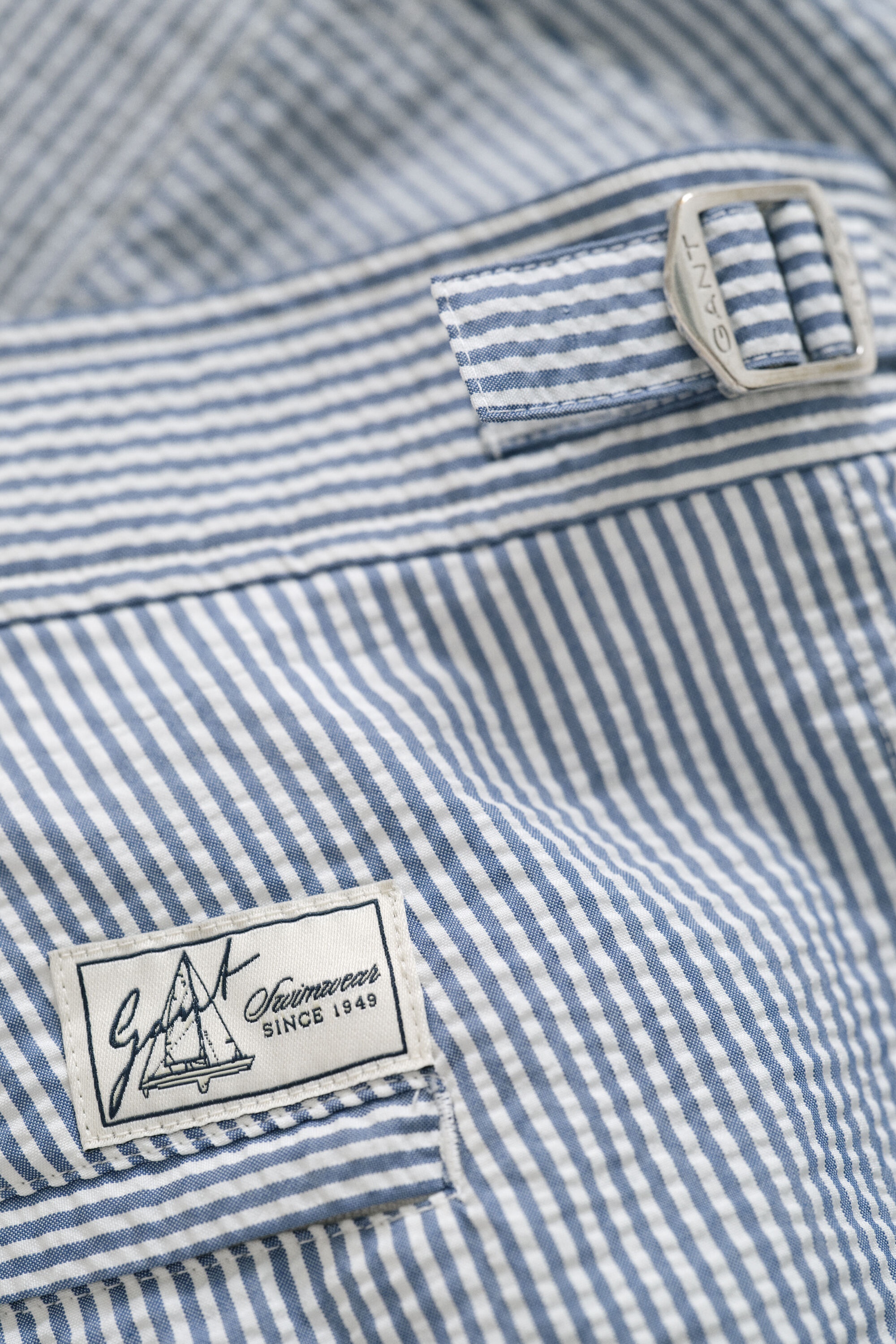 Anliegende Seersucker Badeshorts