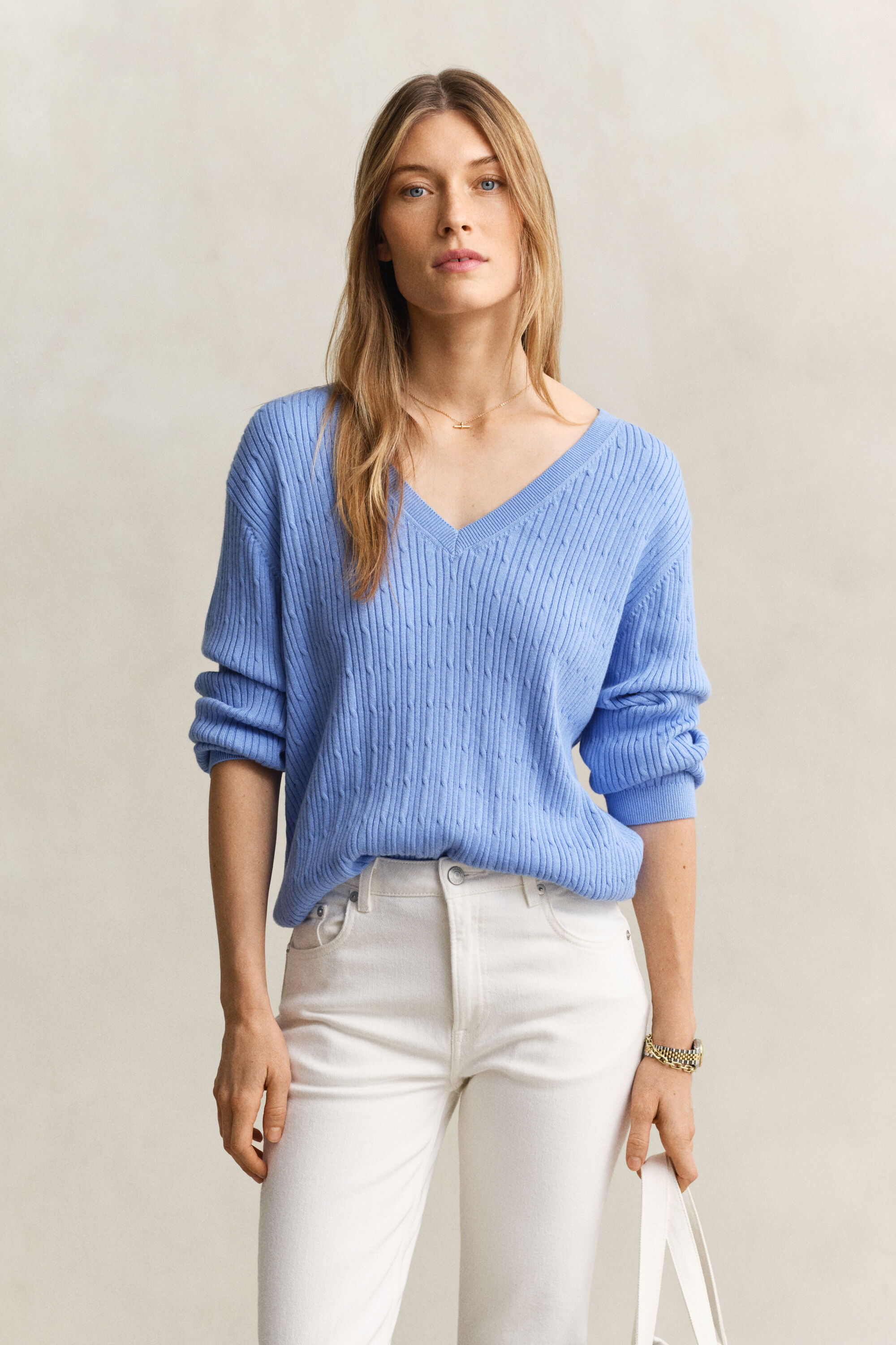 V-Neck Pullover mit Zopfmuster
