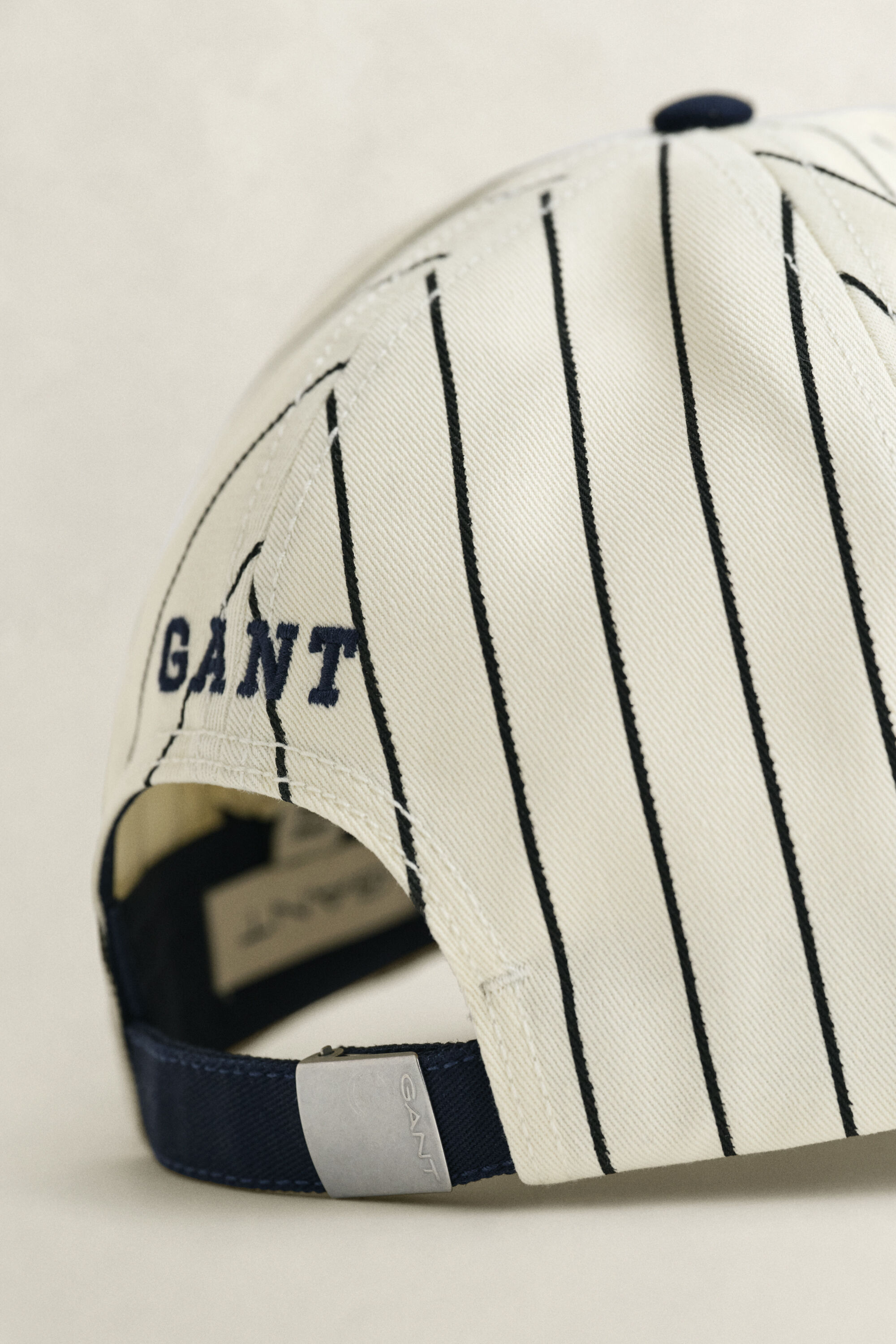Gestreiftes Cap
