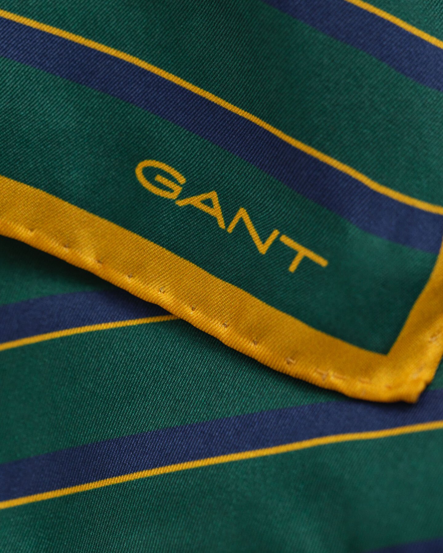 Gestreiftes Einstecktuch