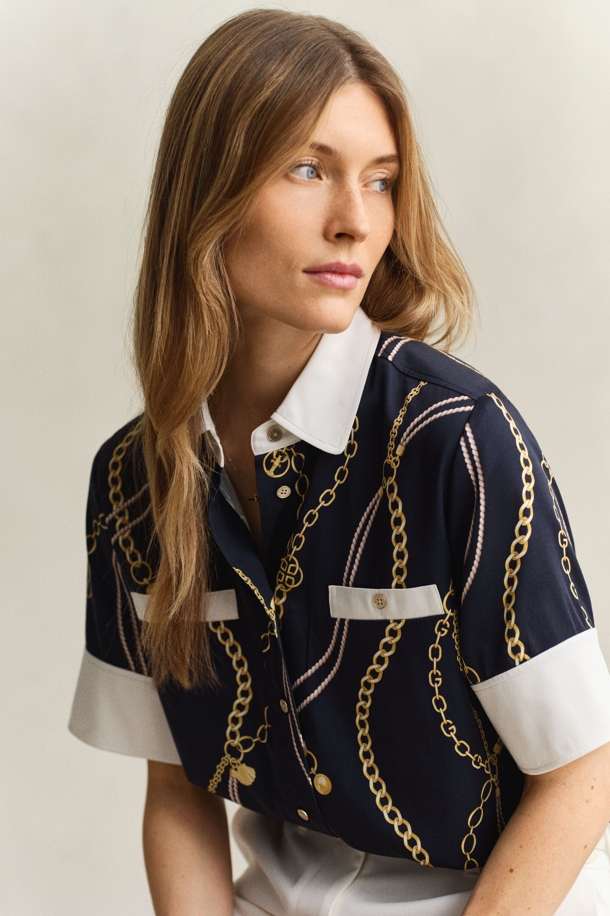 Bluse mit Kontrastkragen