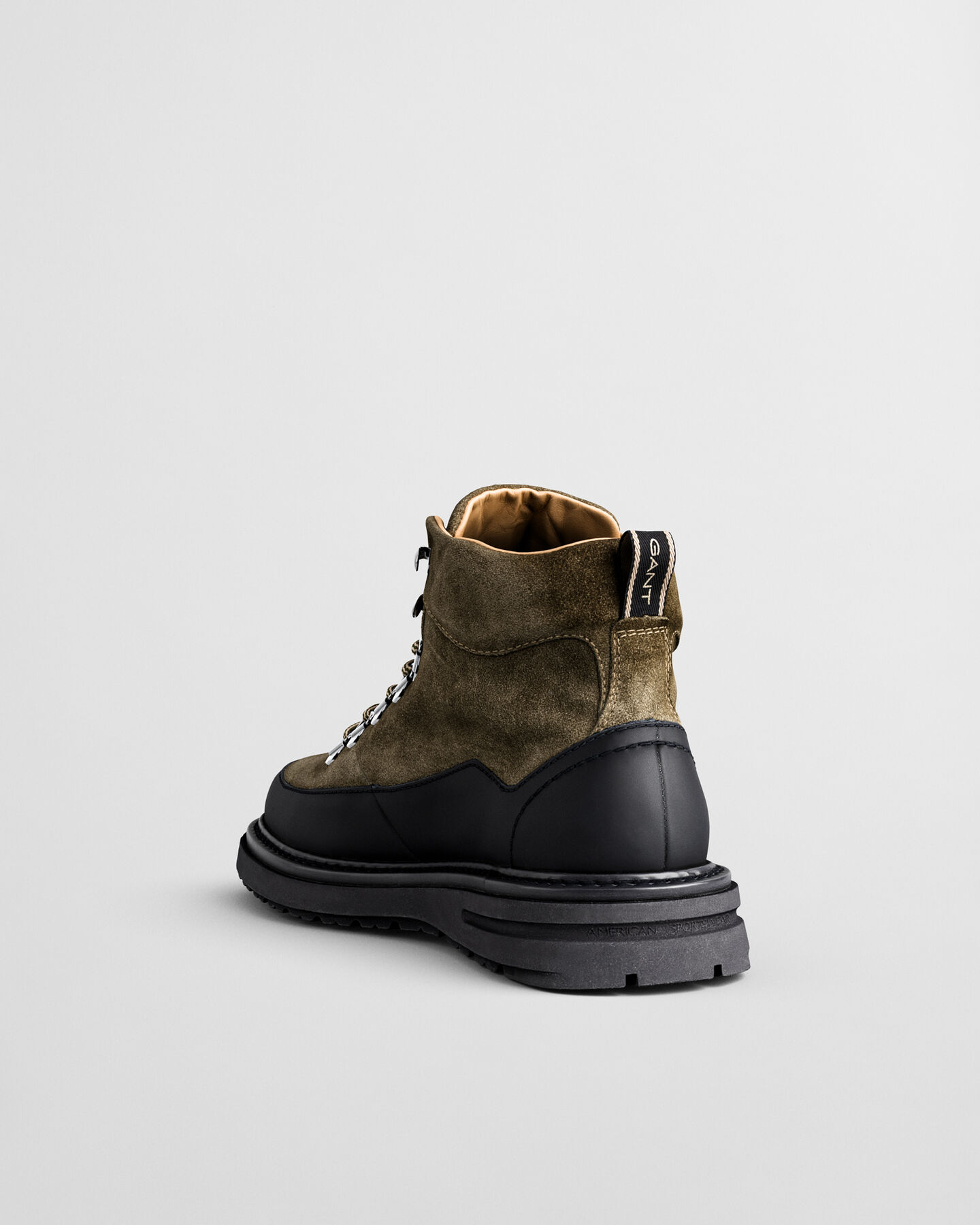 Mittelhoher Hillprep Stiefel aus Veloursleder