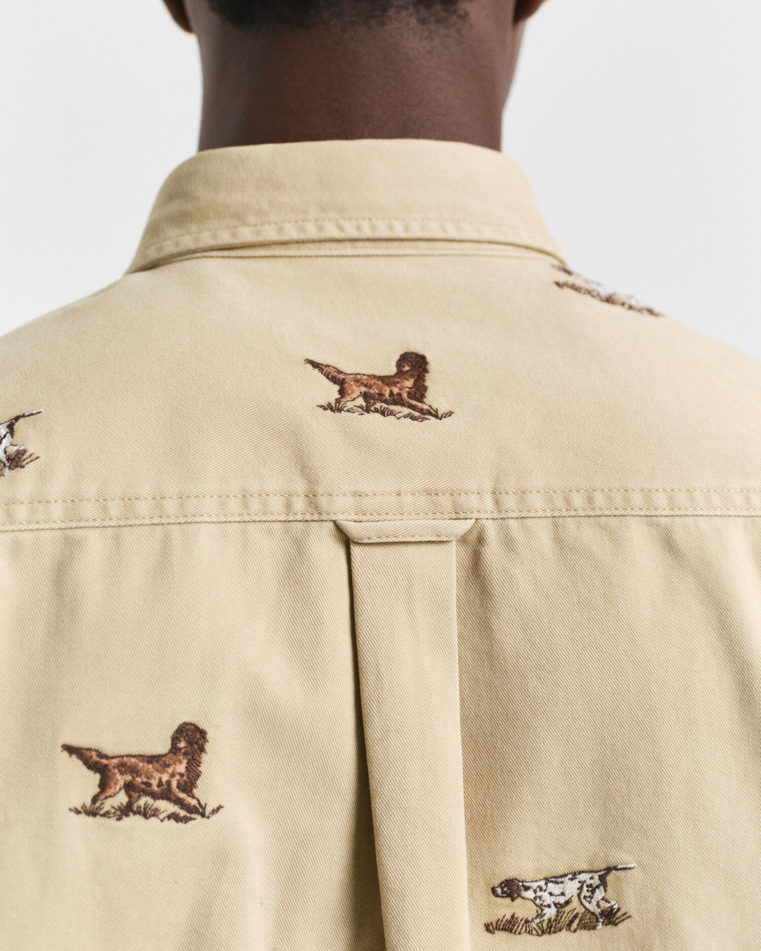 Relaxed Fit Twill Hemd mit Stickerei