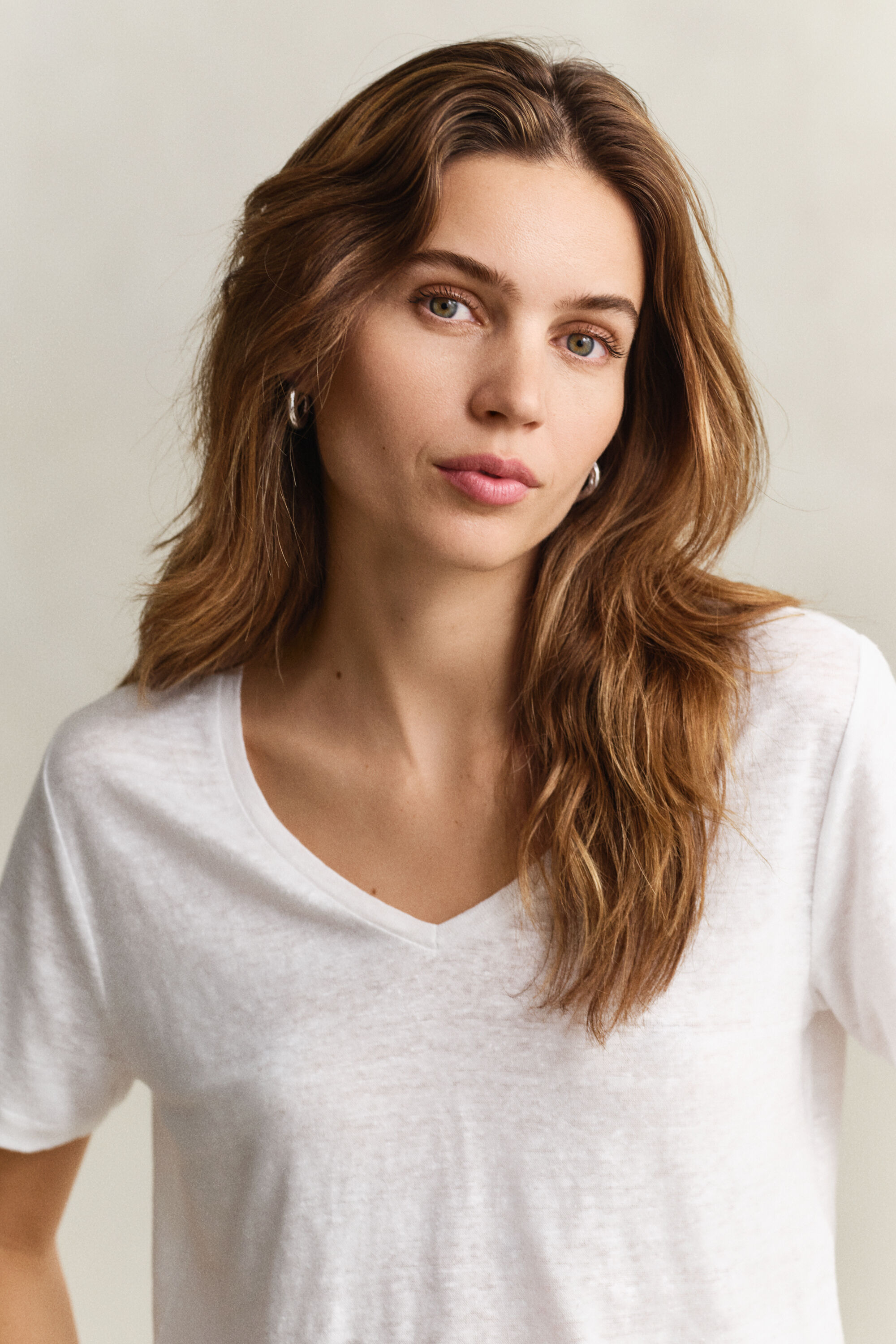 Leinen T-Shirt mit V-Ausschnitt