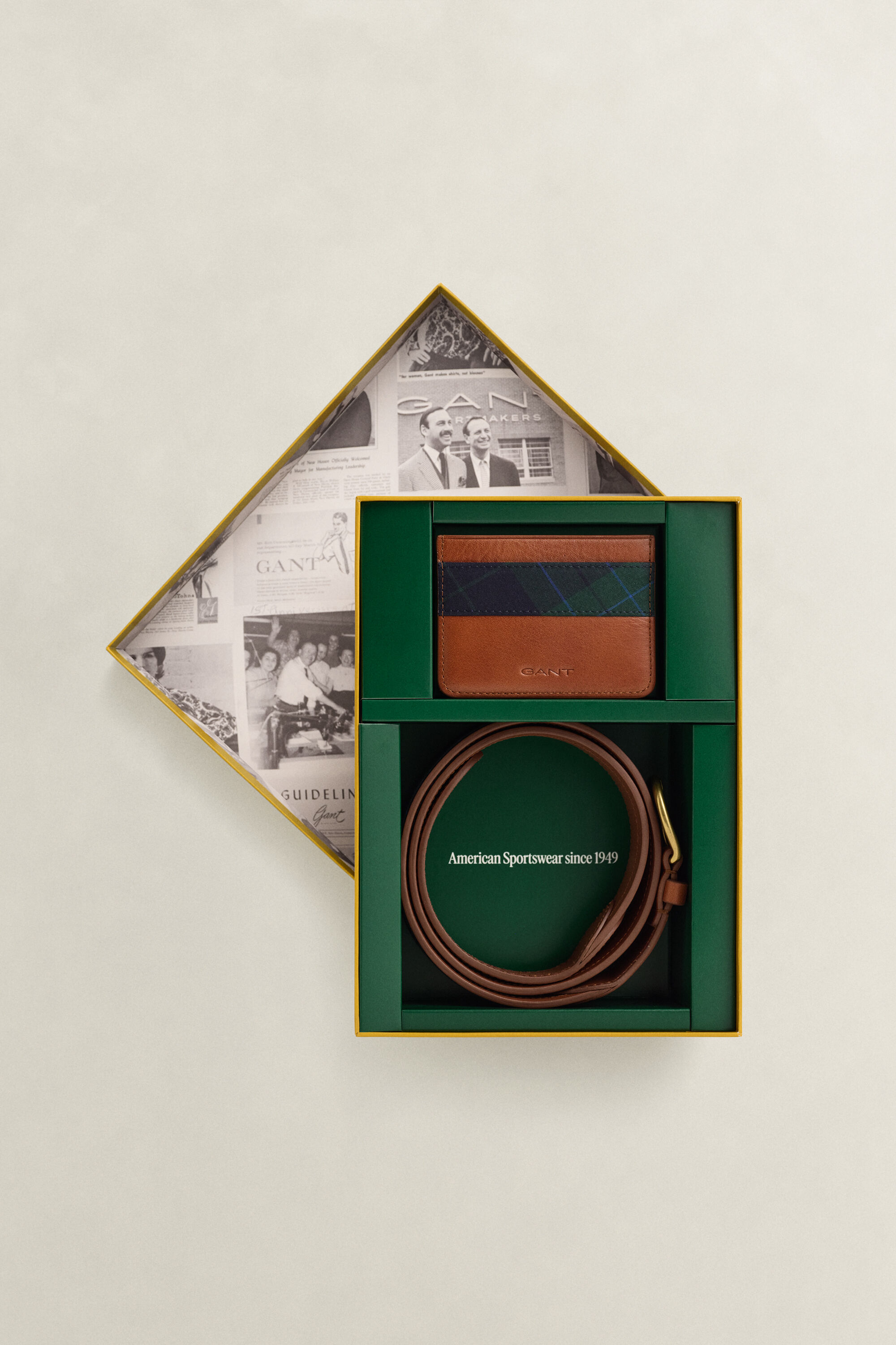 Karierter Gürtel und Kartenetui im Geschenkeset