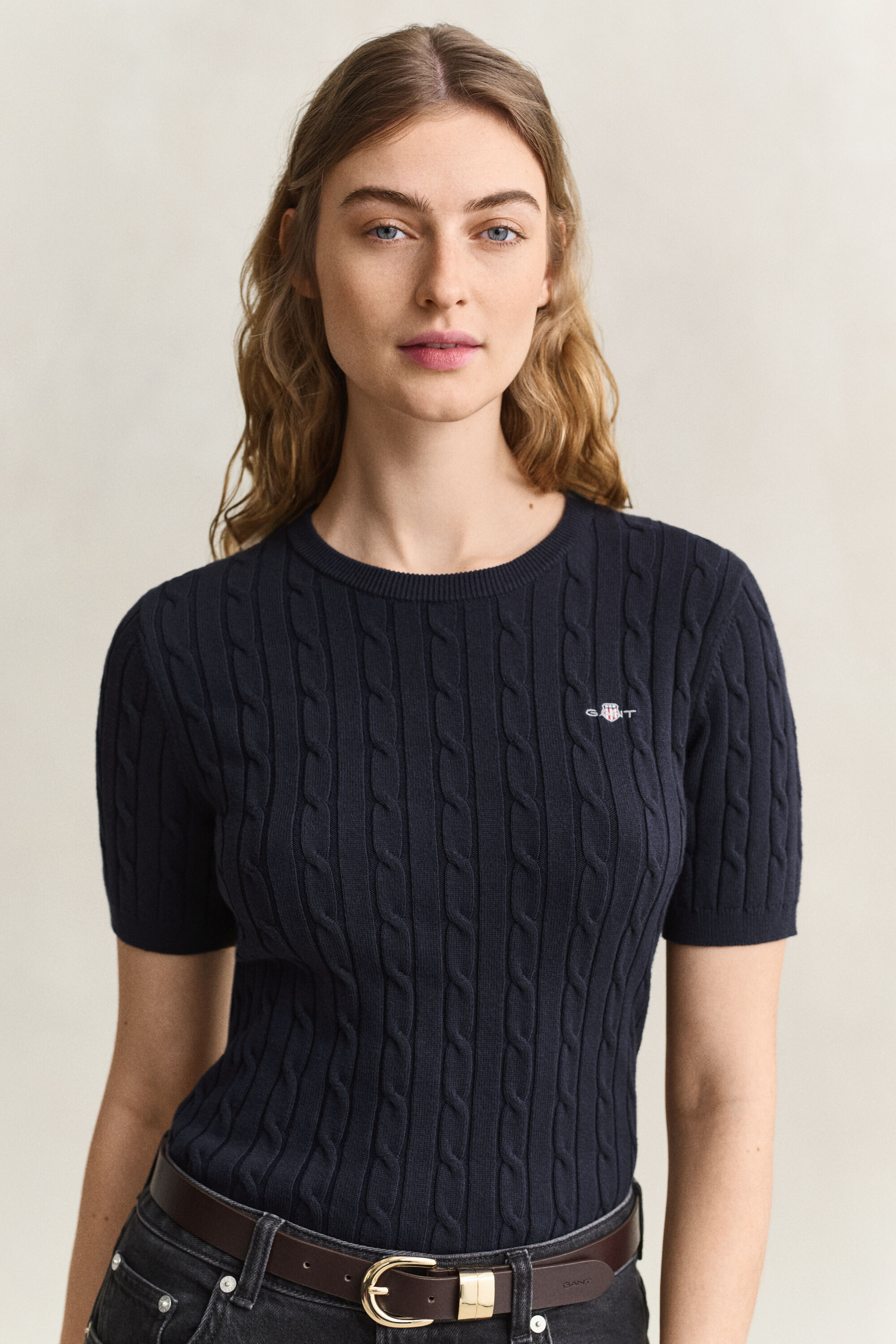 Kurzärmliger Zopfstrickpullover aus Baumwollstretch