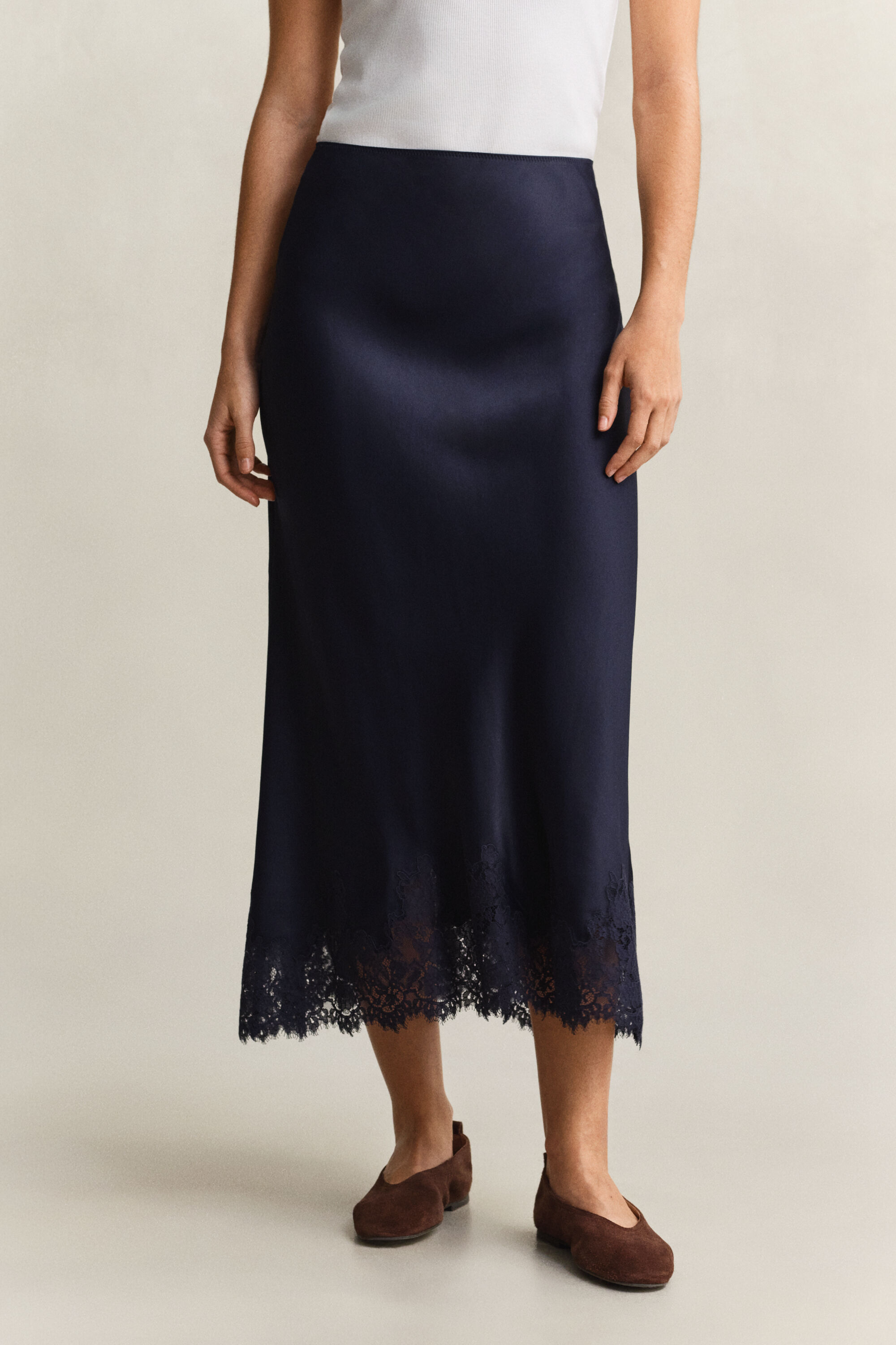 Midirock aus Satin mit Spitze