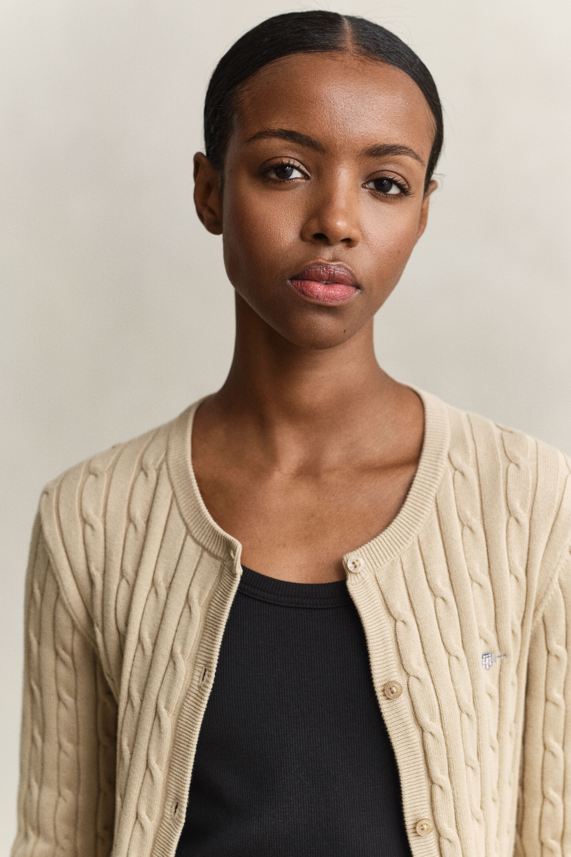 Strickjacke mit Zopfmuster