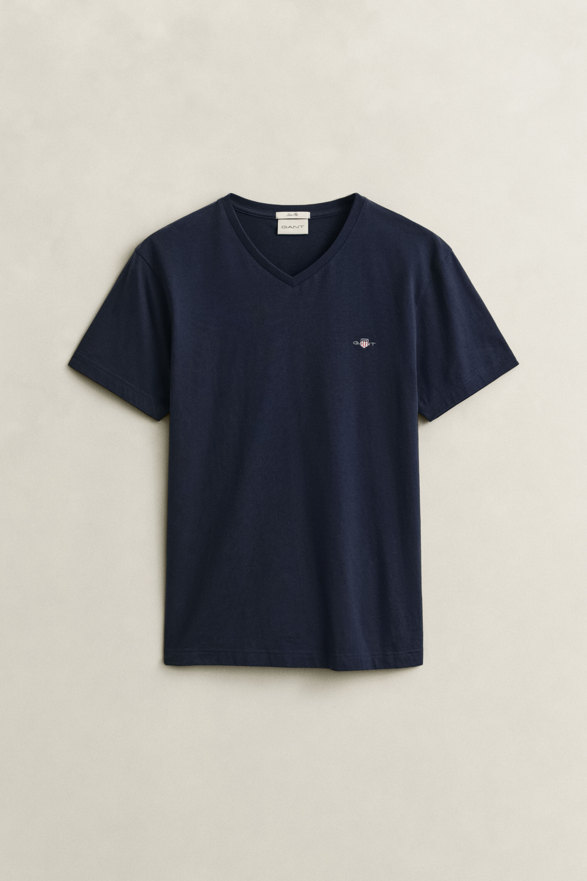 Slim Fit Shield T-Shirt mit V-Ausschnitt