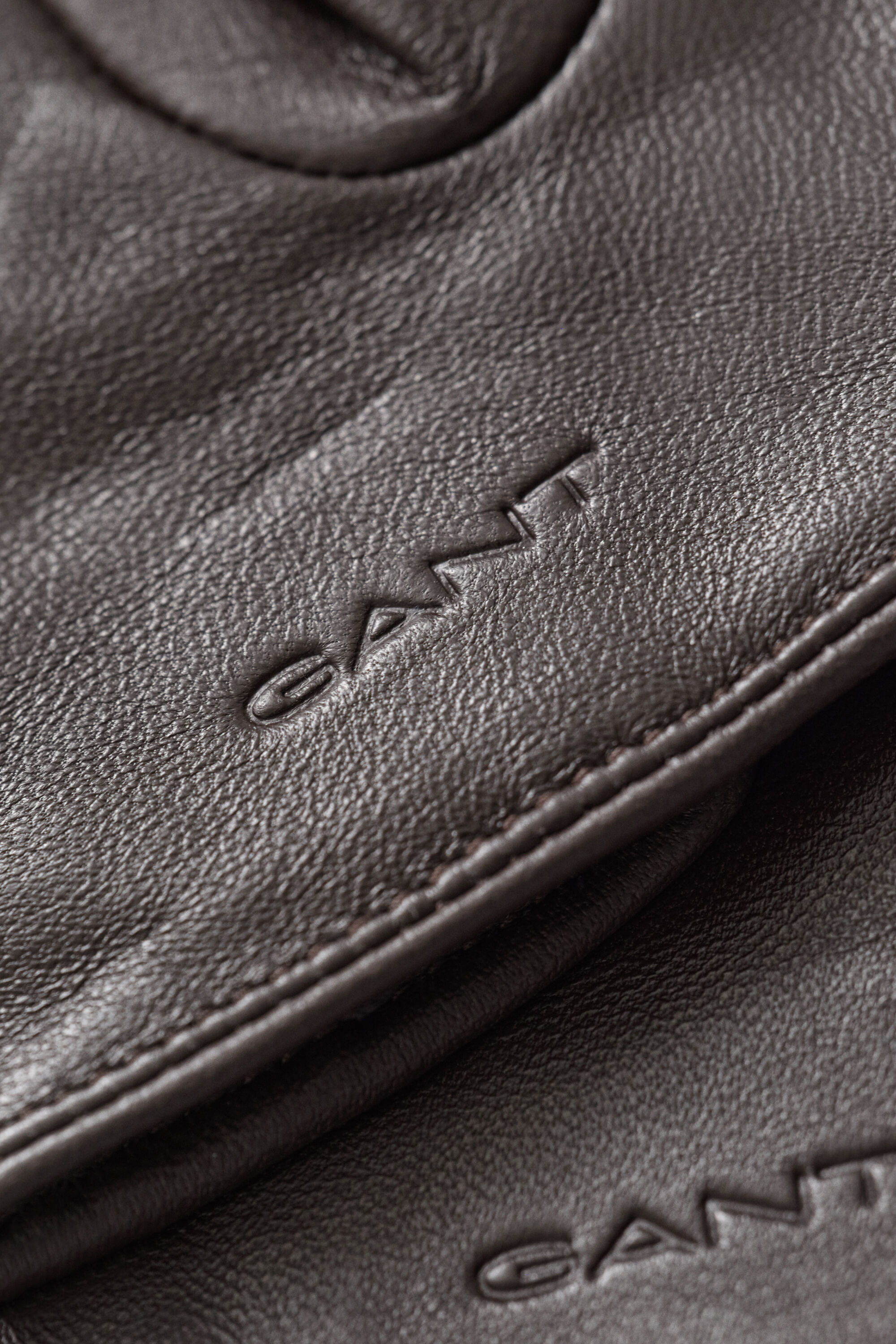 Handschuhe aus Glatt- und Veloursleder