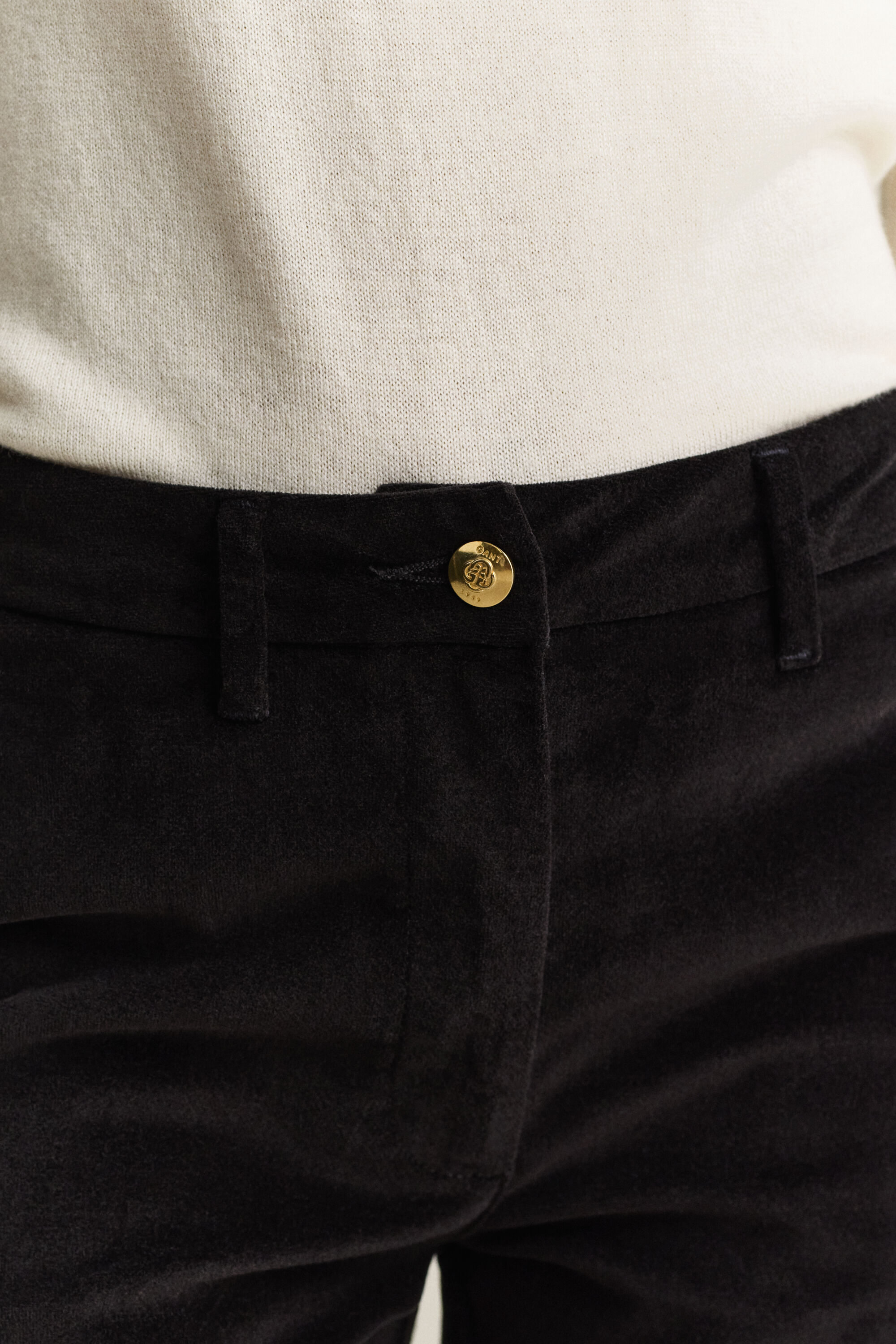 Ausgestellte Samthose