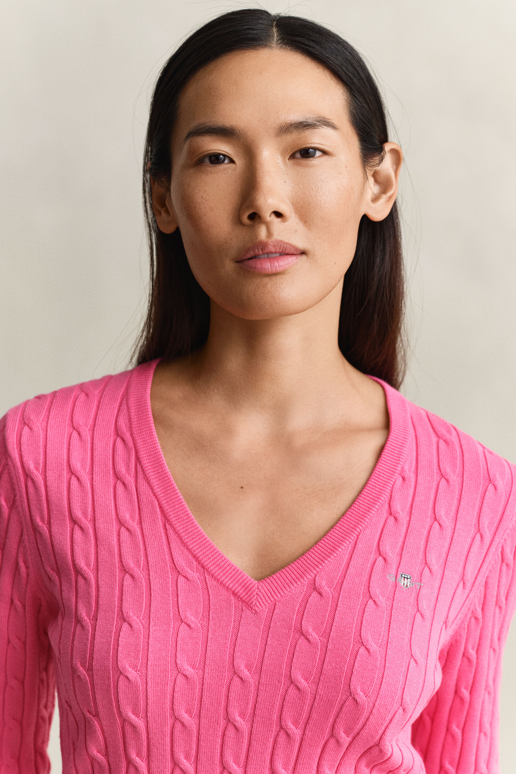 V-Neck Pullover mit Zopfmuster