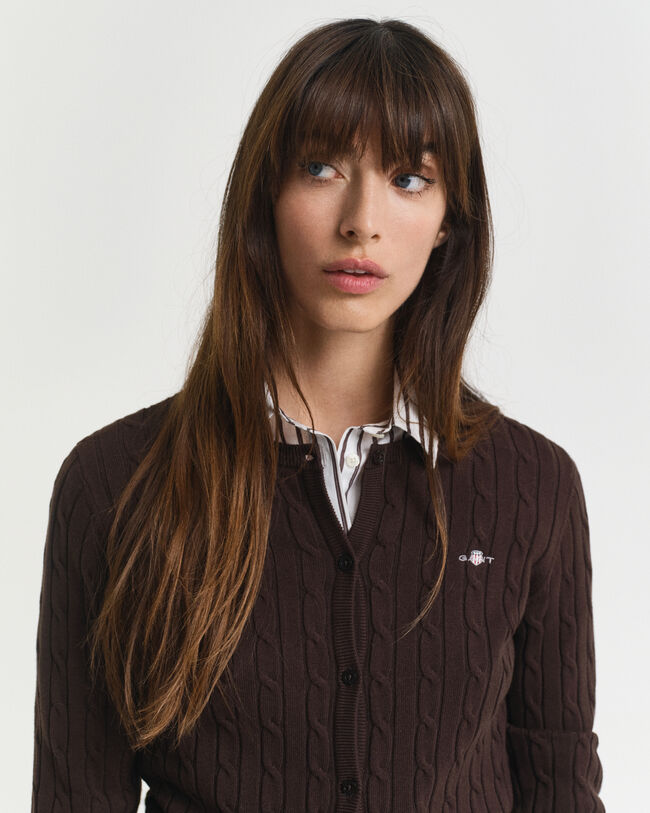 Strickjacke aus Stretch-Baumwolle mit Zopfmuster