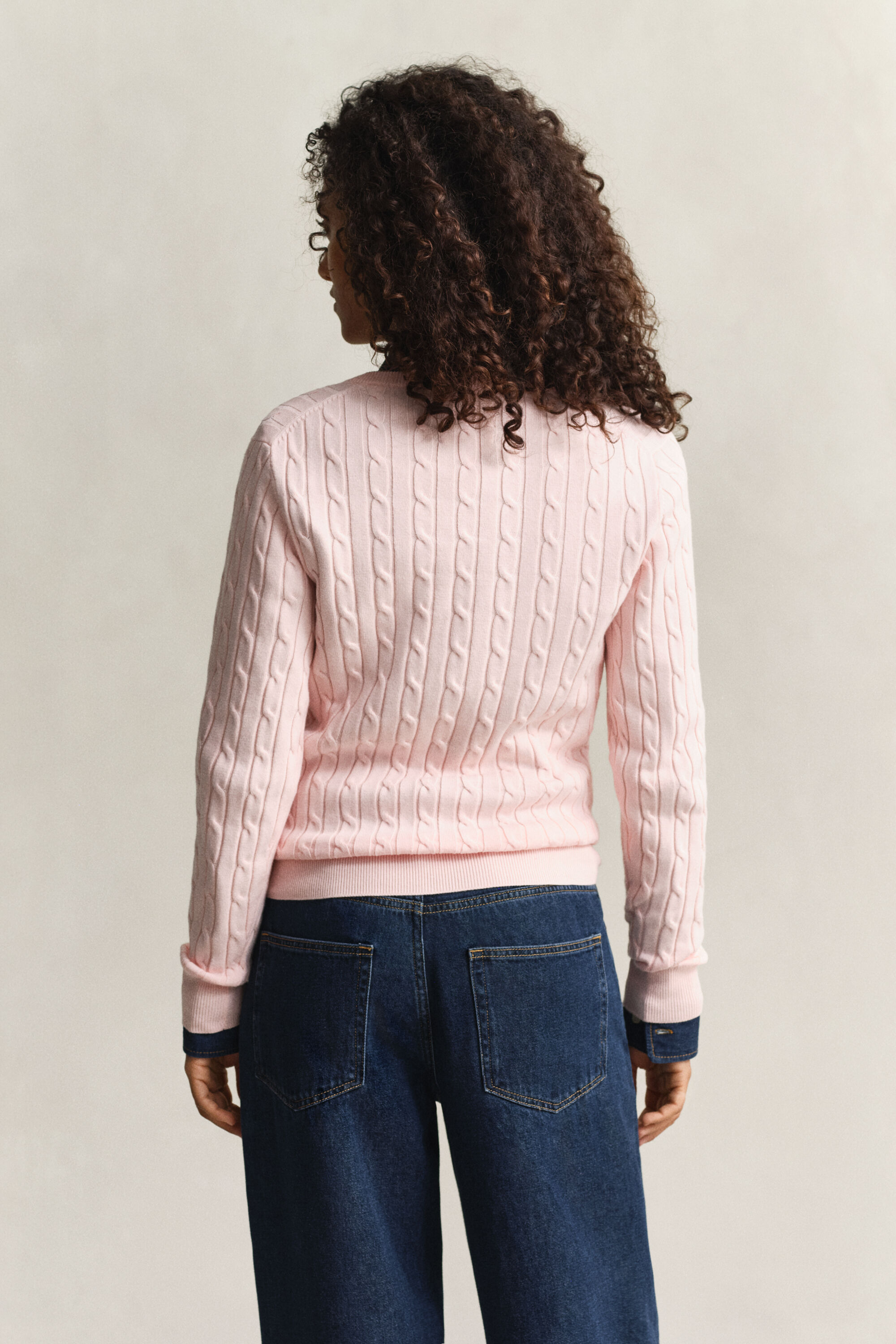 V-Neck Pullover mit Zopfmuster