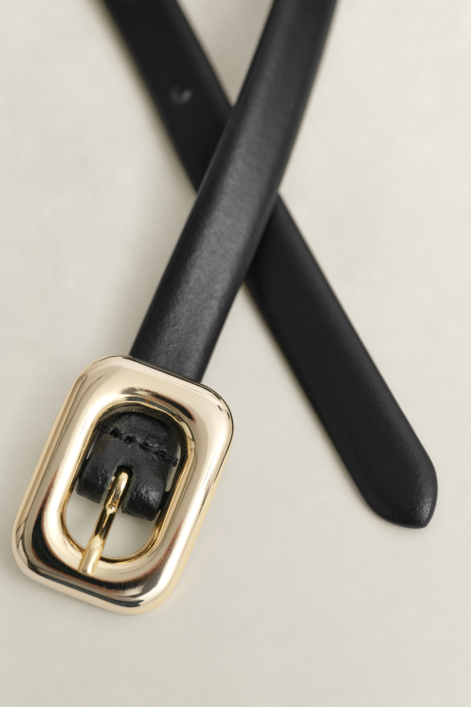 Ledergürtel mit runder Schnalle