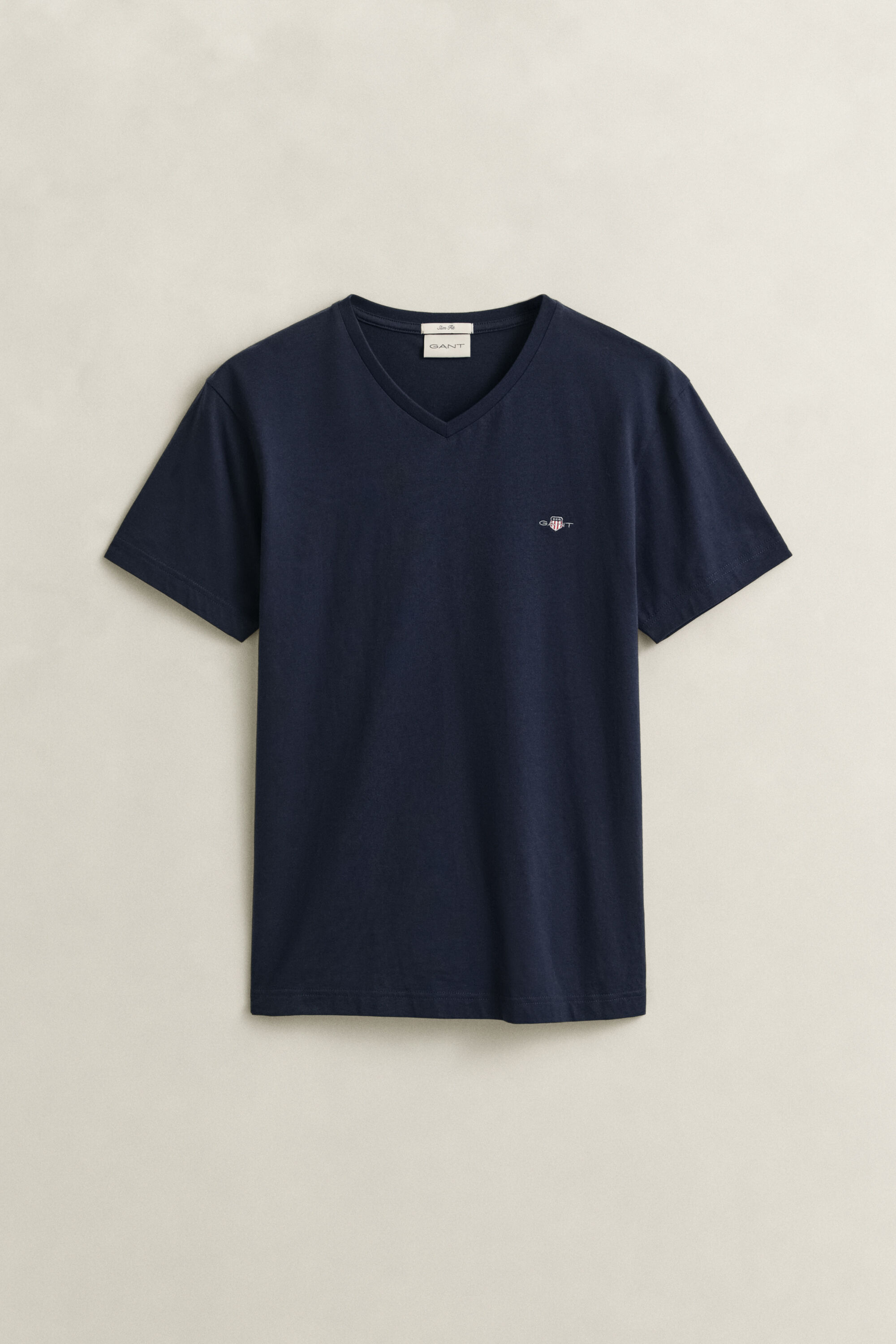 Slim Fit Shield T-Shirt mit V-Ausschnitt