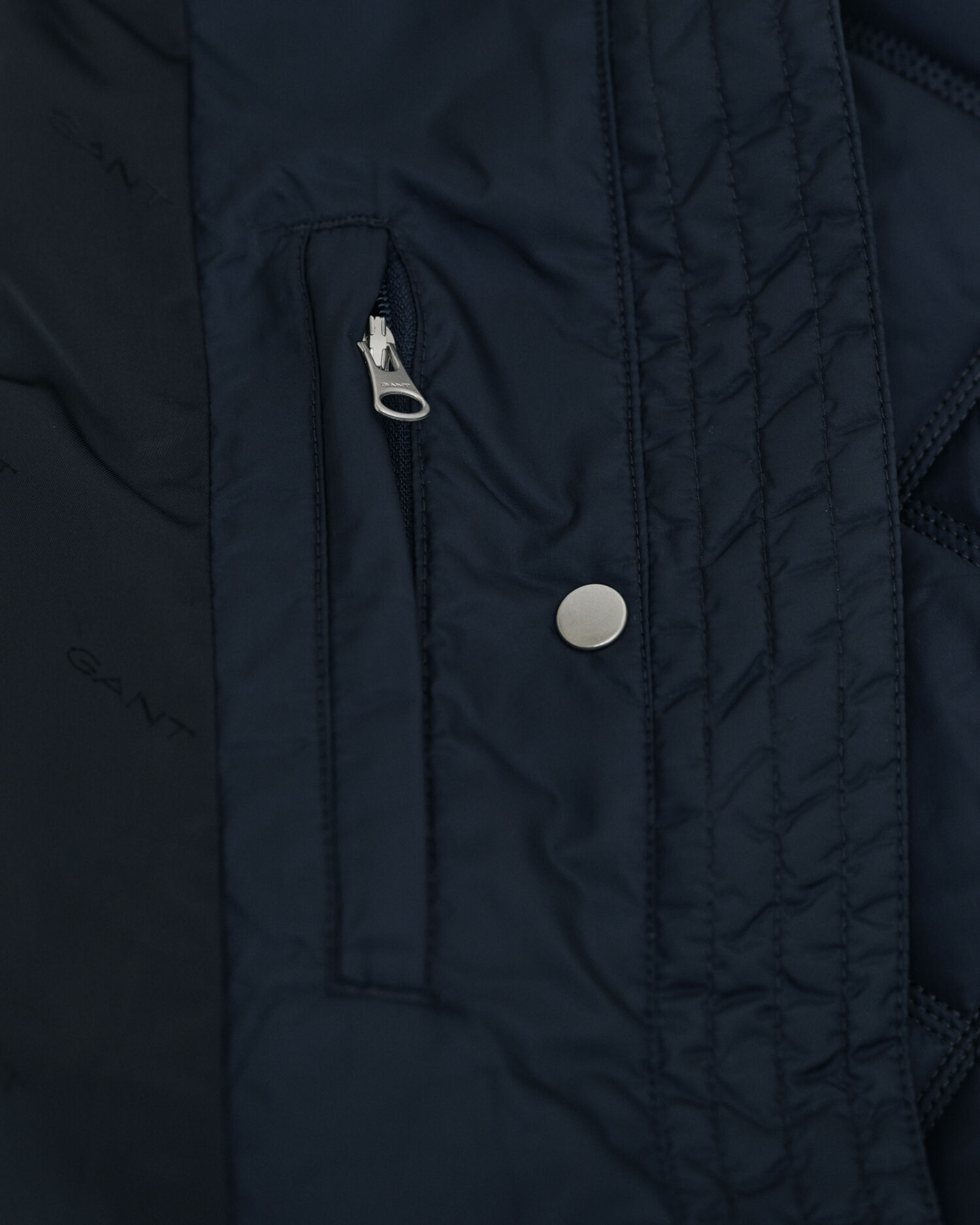 Gesteppter Mantel mit Cordbesatz