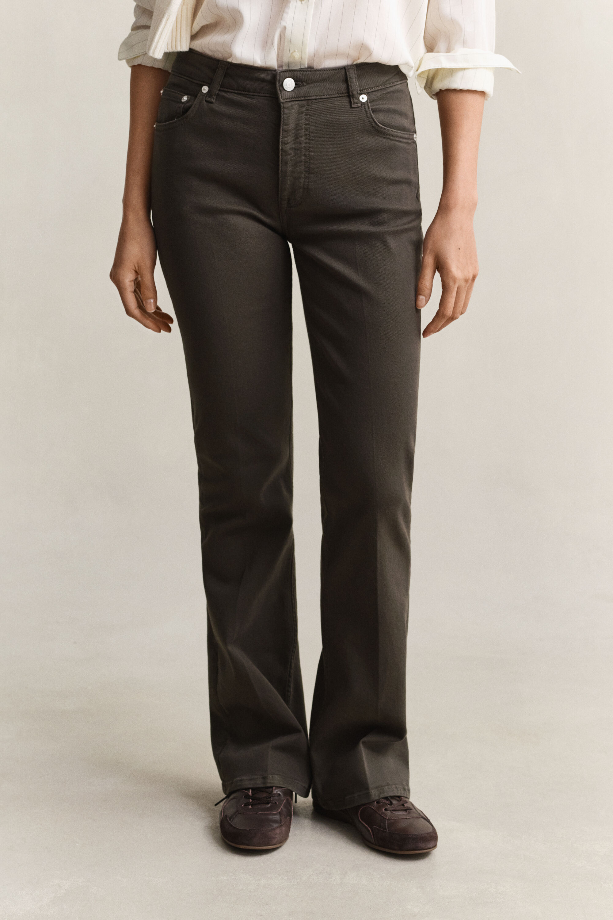 Farbige Slim Fit Jeans mit ausgestelltem Bein