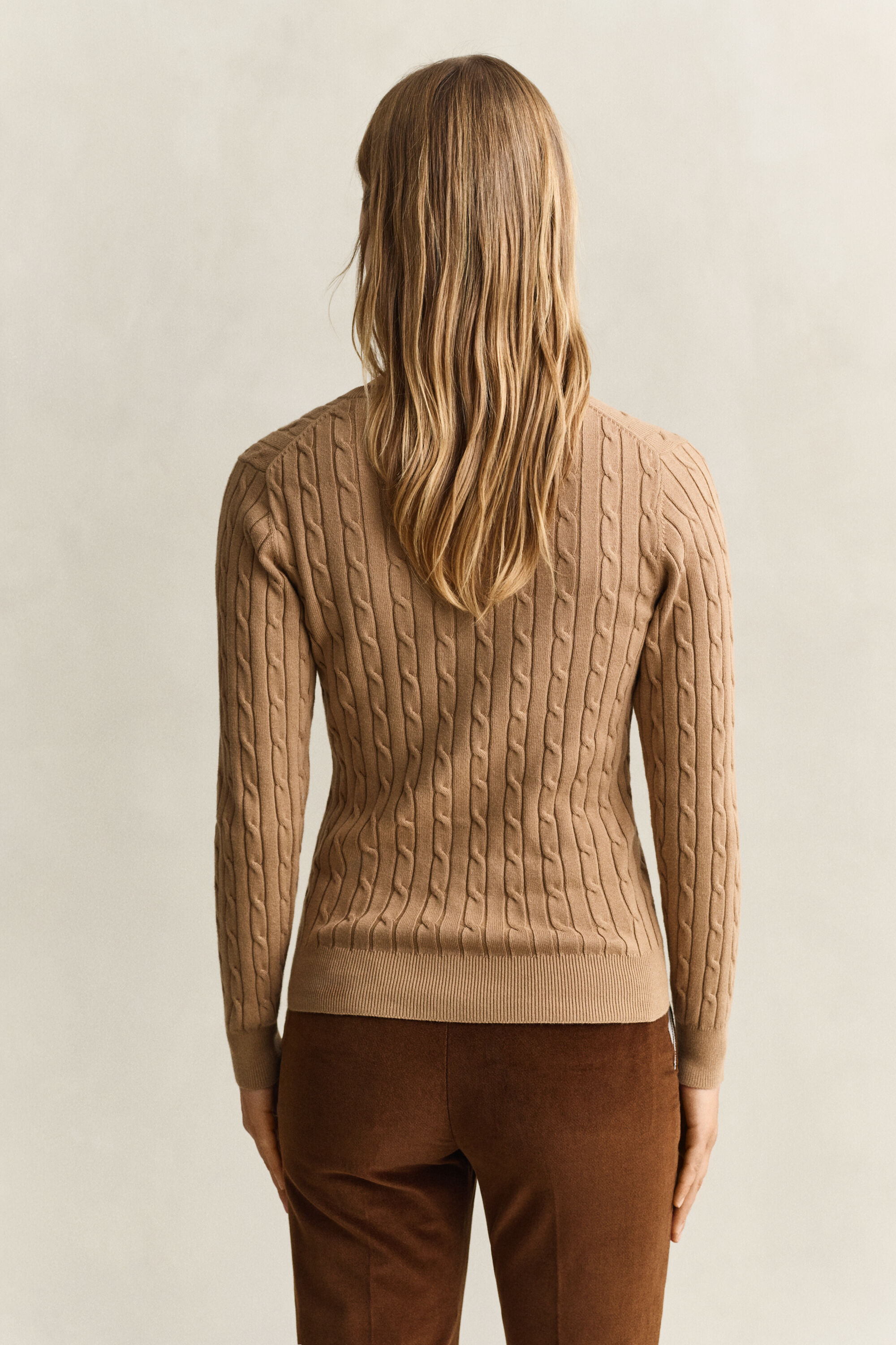 Strickjacke mit Zopfmuster