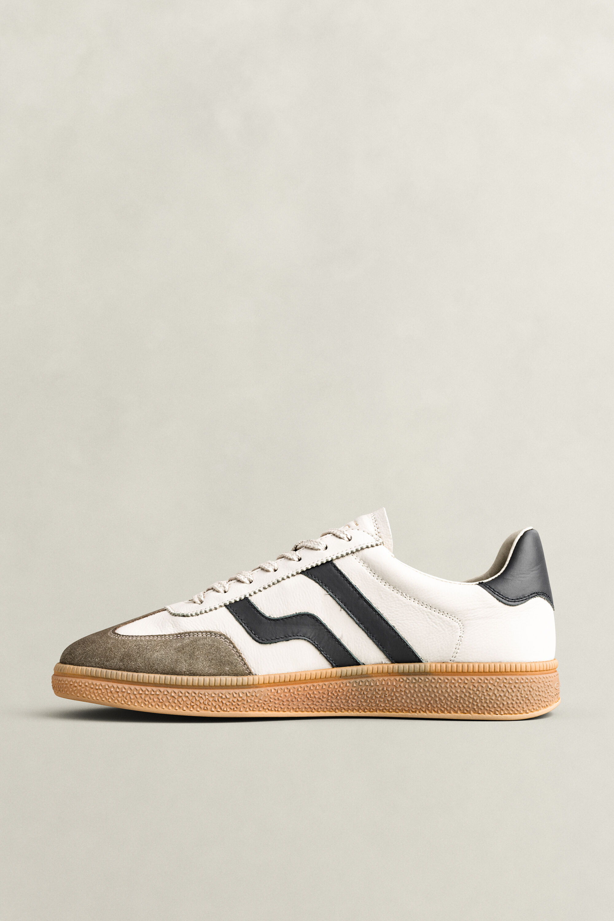 Cuzmo Sneaker aus Glatt- und Veloursleder