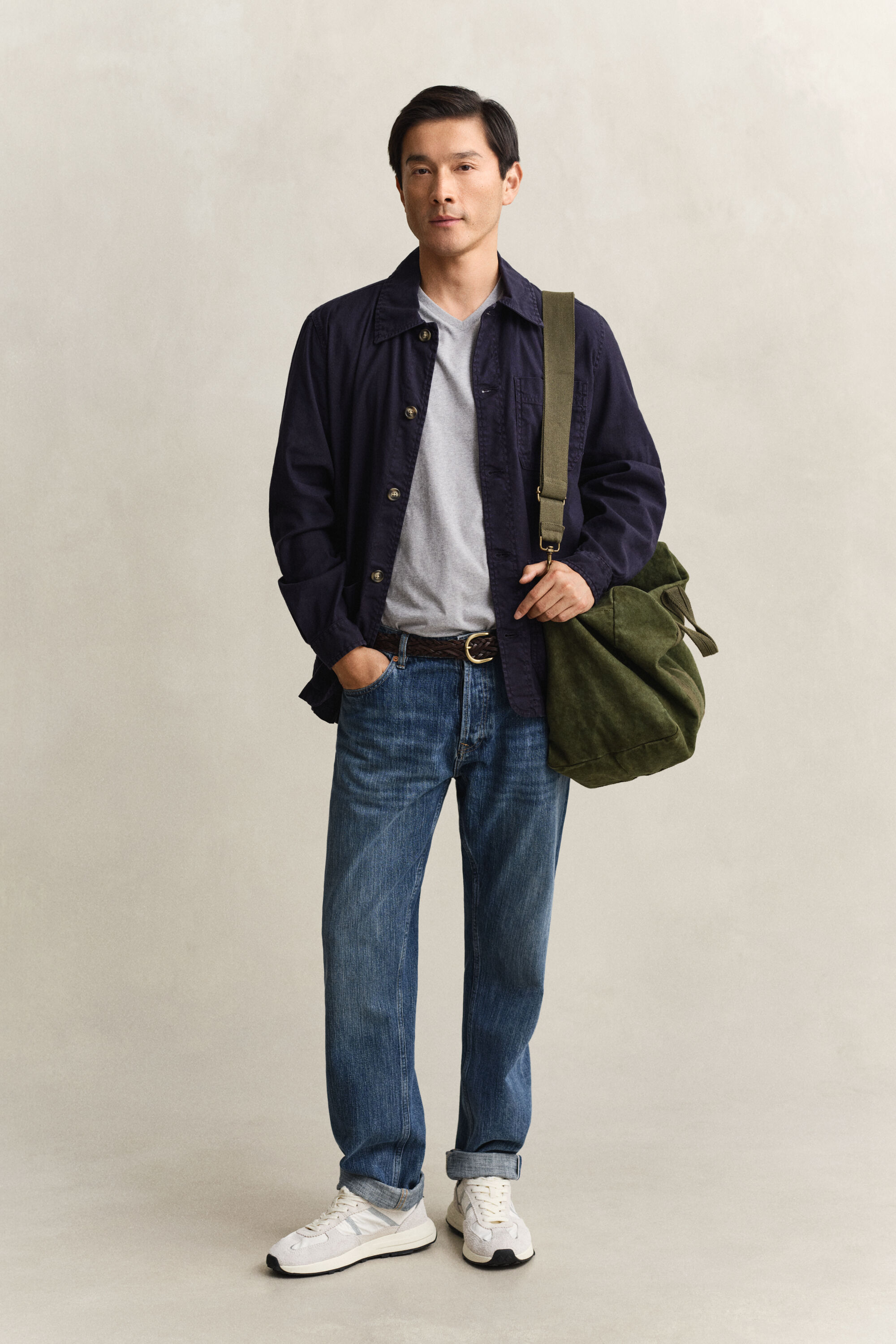 Slim Fit Shield T-Shirt mit V-Ausschnitt