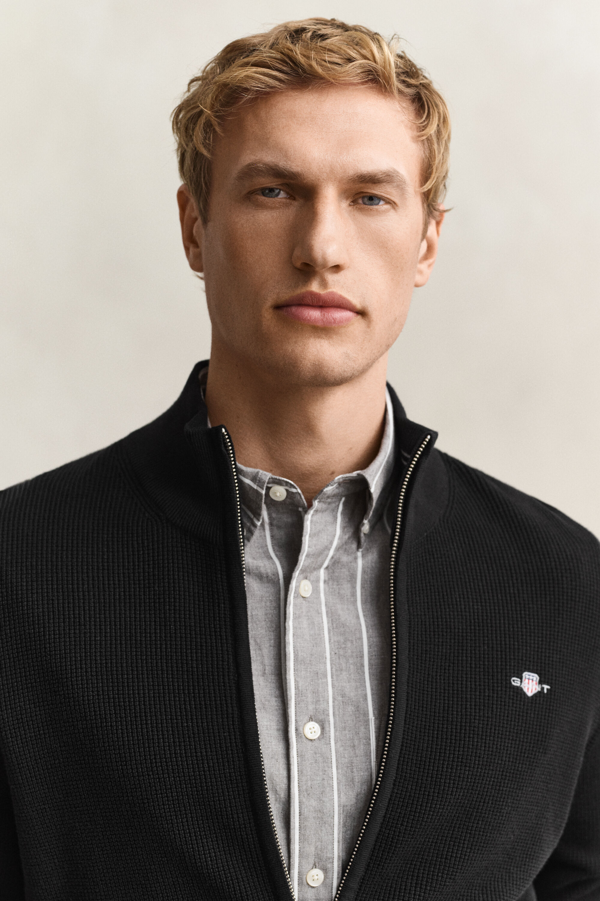 Strickjacke aus strukturierter Baumwolle mit Reißverschluss