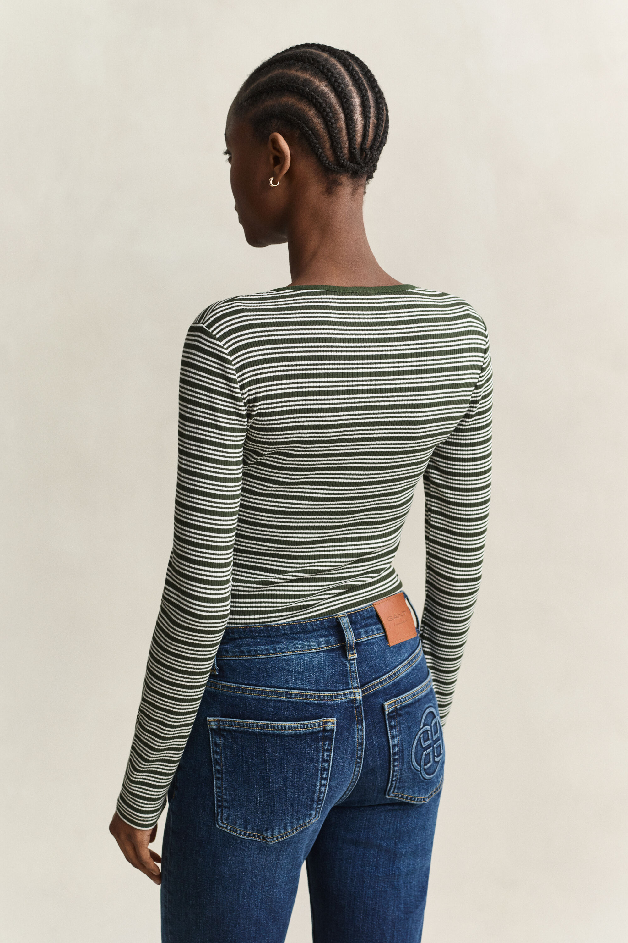 Geripptes langärmliges Henley-Shirt