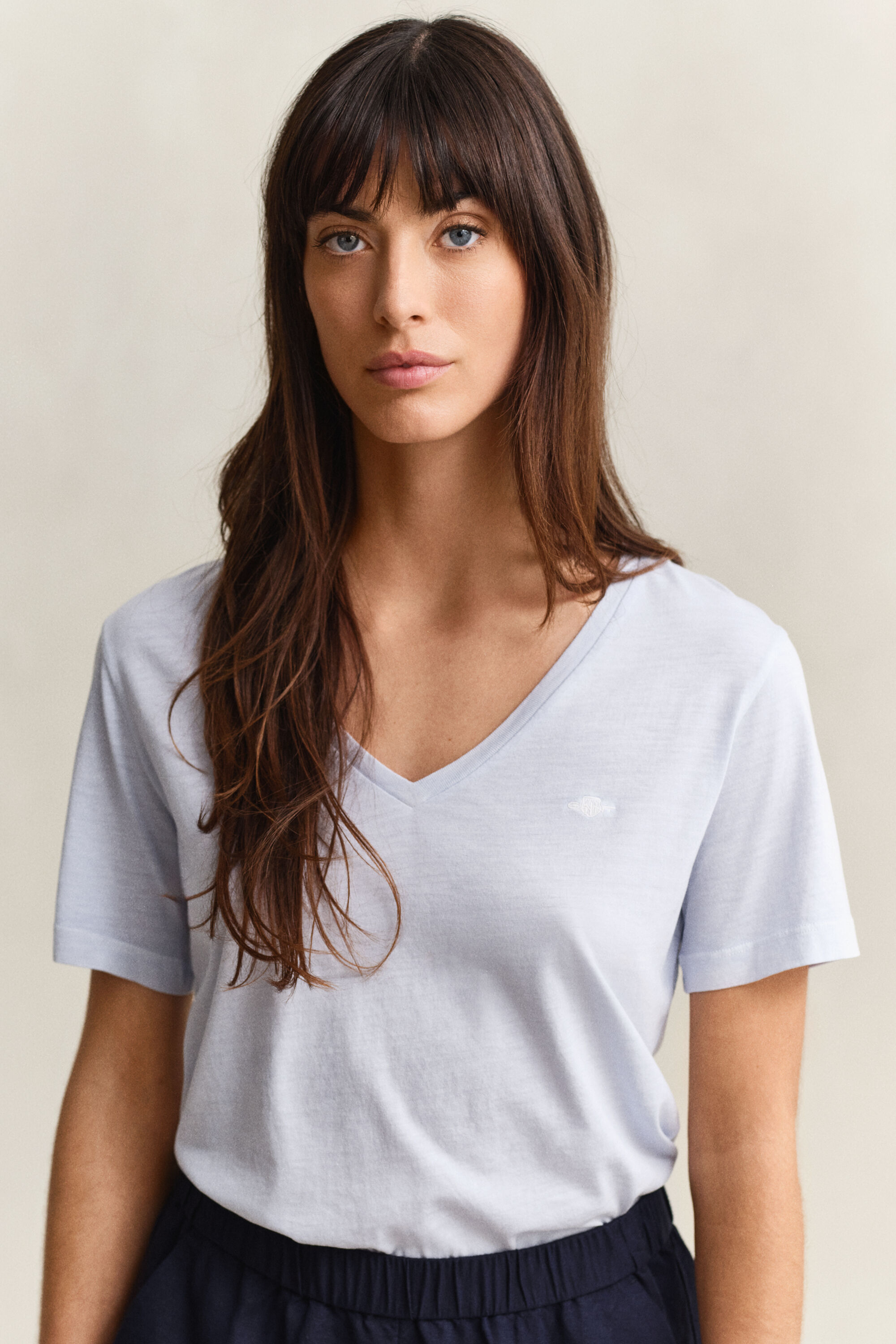 Gewaschenes Shield T-Shirt mit V-Ausschnitt