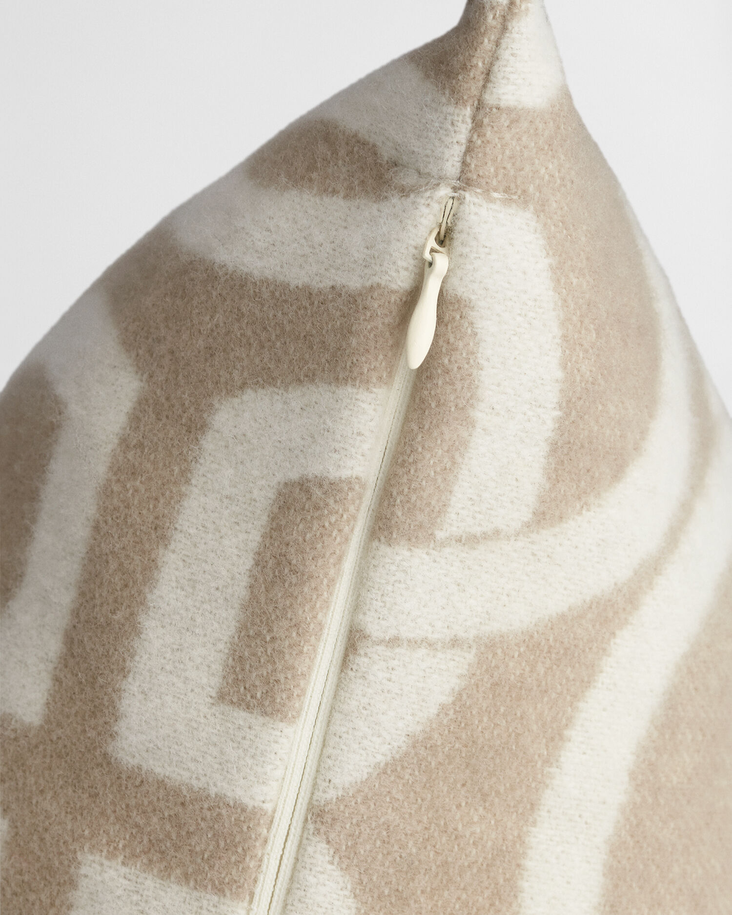 Monogram Kissenhülle aus Wolle