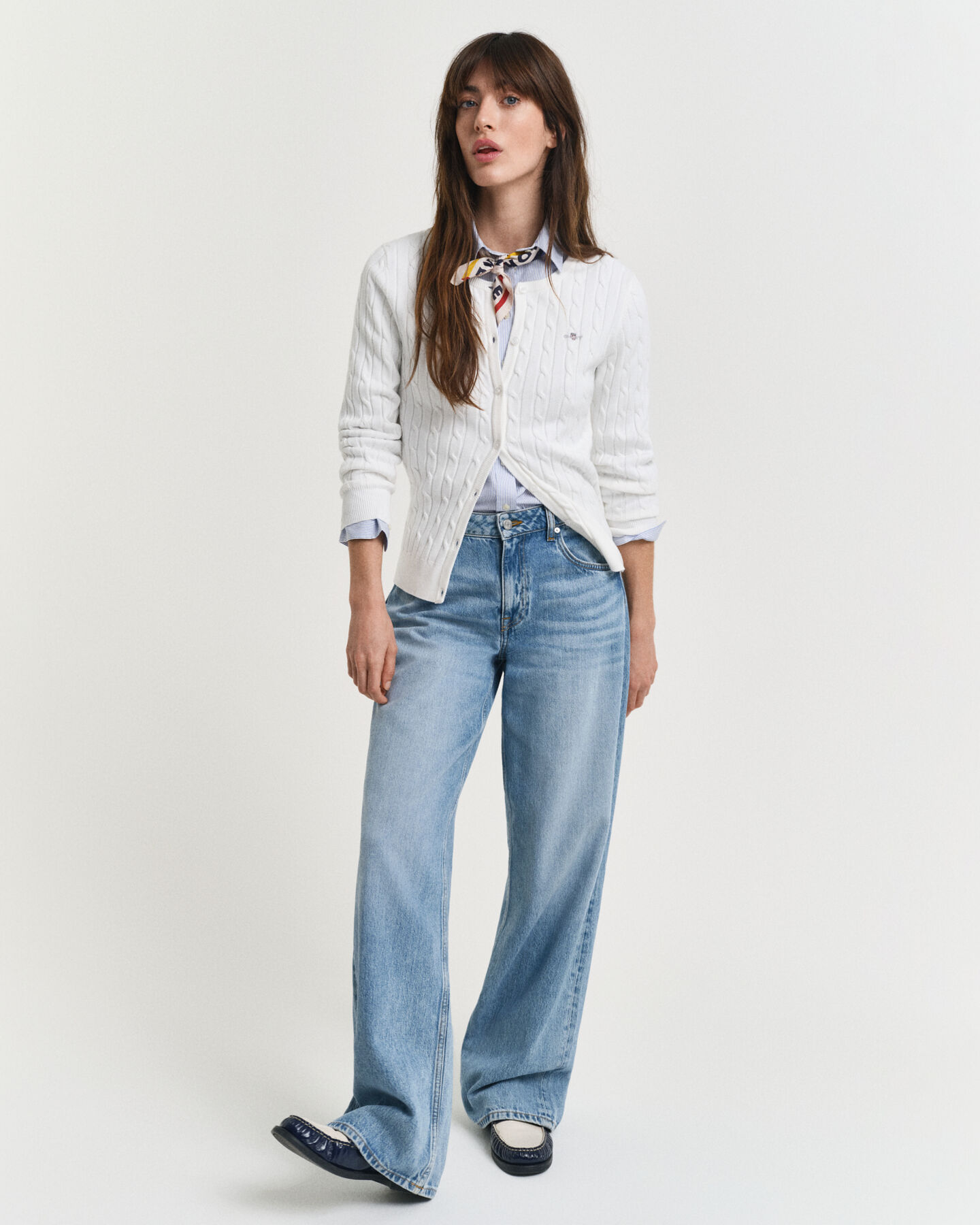 Strickjacke aus Stretch-Baumwolle mit Zopfmuster