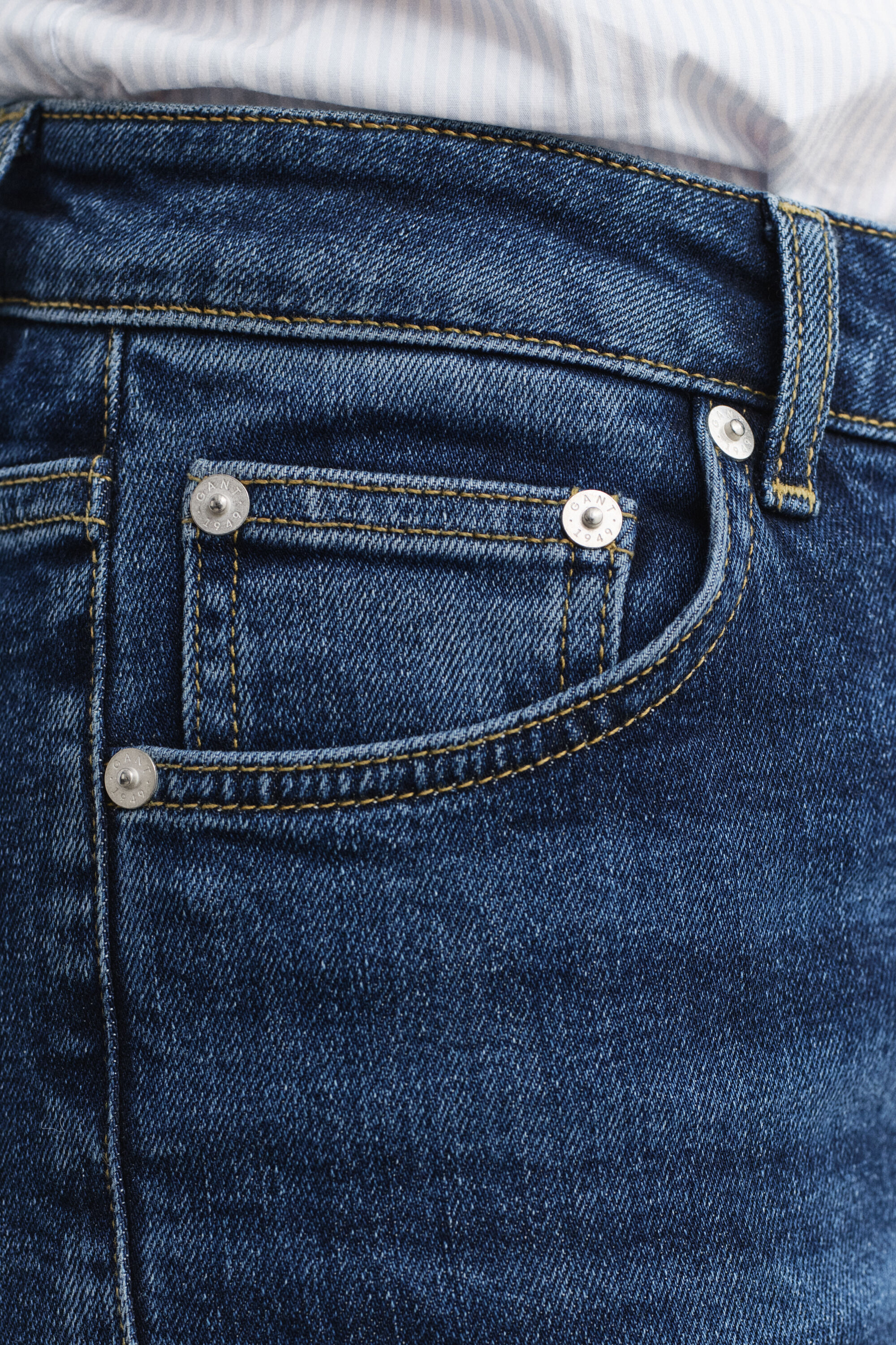 Ausgestellte Slim Fit Stretch-Jeans