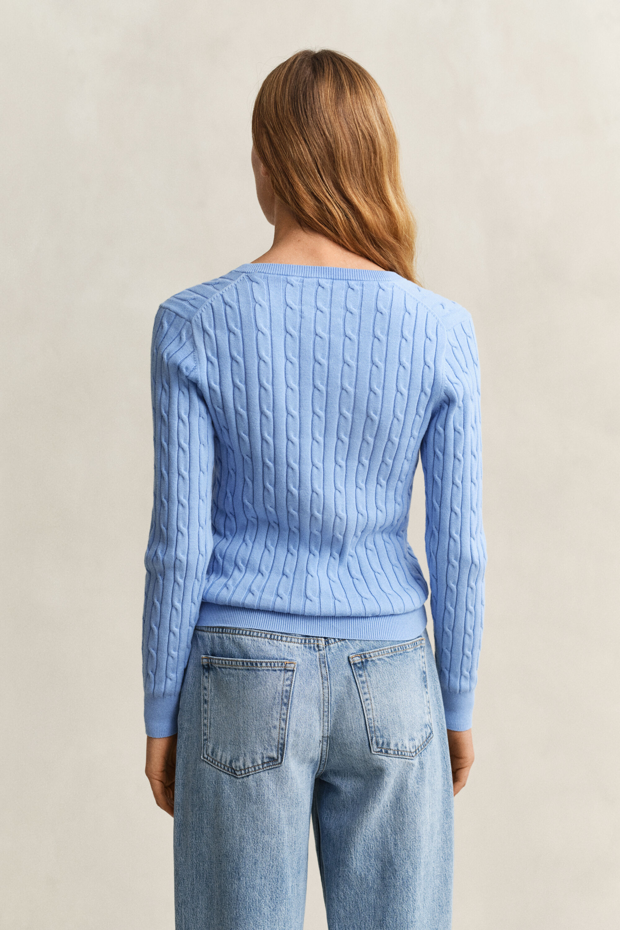 V-Neck Pullover mit Zopfmuster