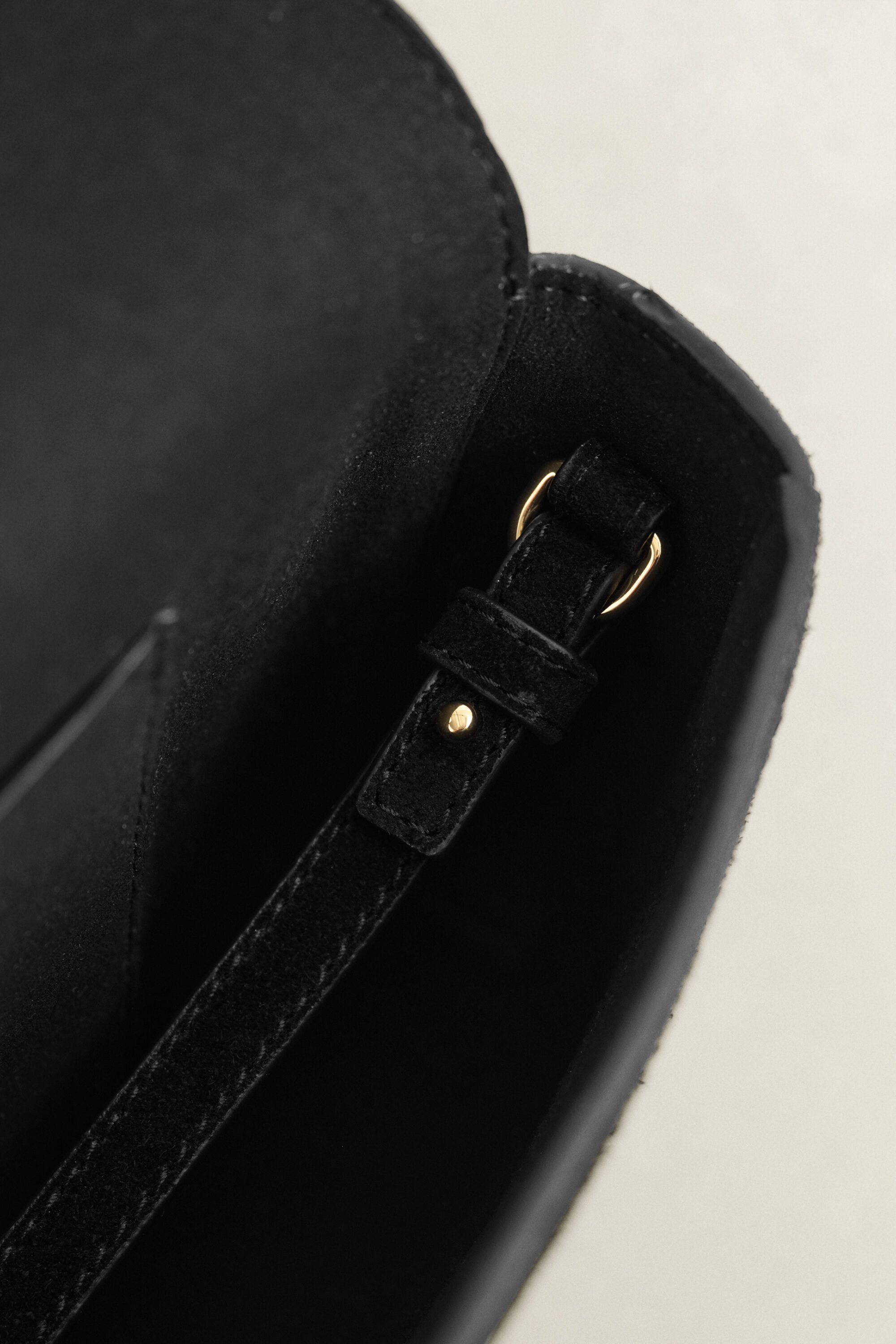 Clutch aus Veloursleder