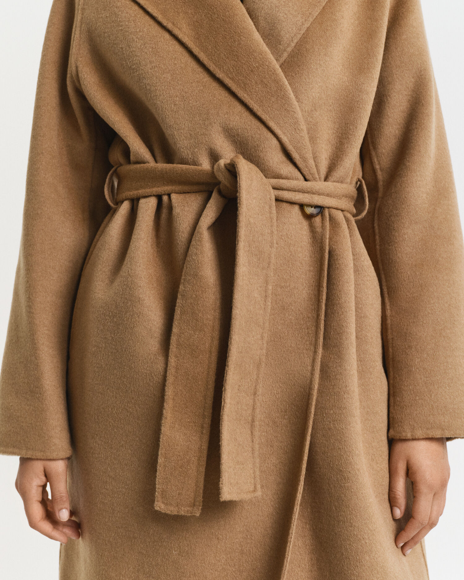 Handgenähter Mantel mit Gürtel