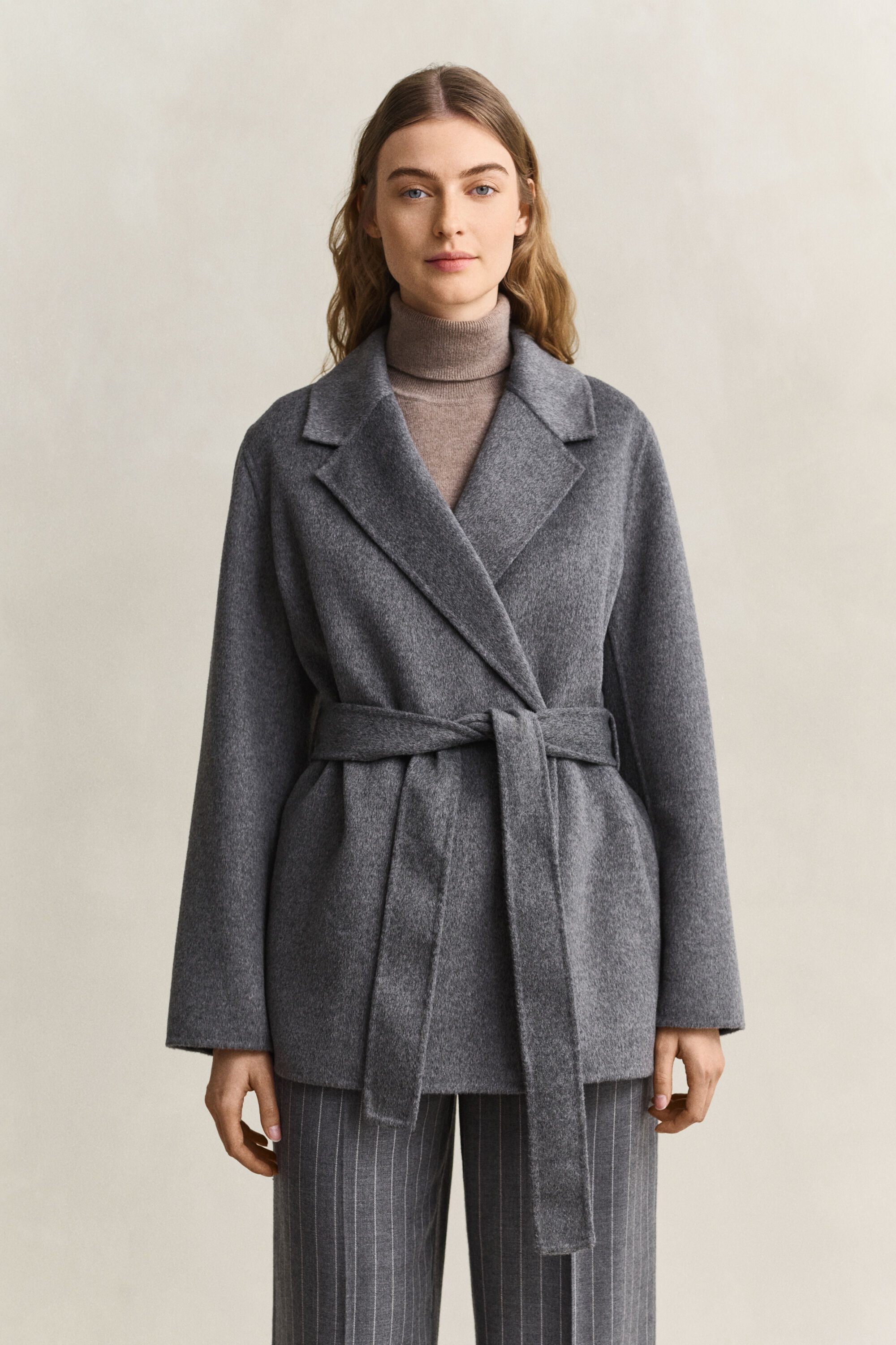 Handgenähte Jacke mit Gürtel