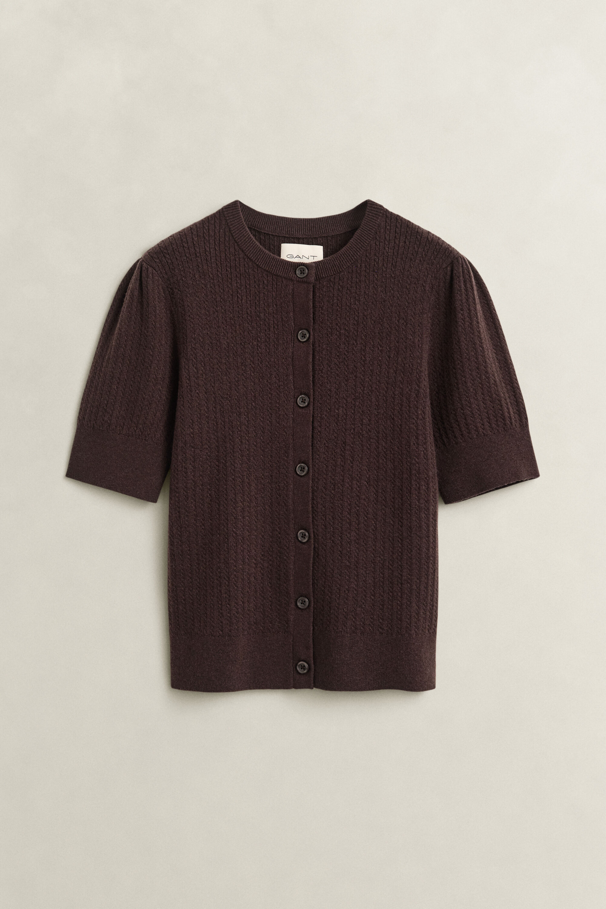 Kurzarmstrickjacke mit Zopfmuster