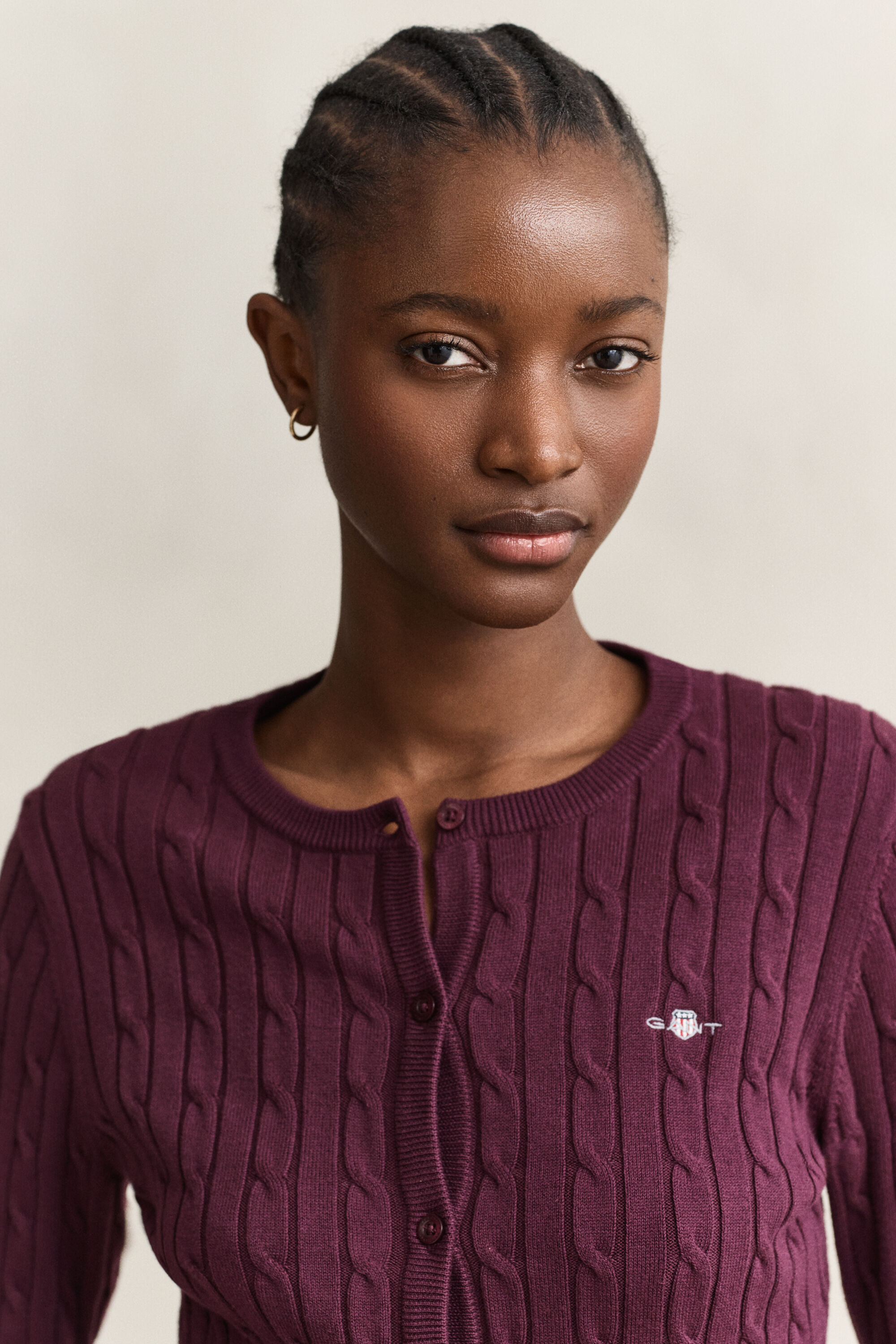 Strickjacke aus Stretch-Baumwolle mit Zopfmuster