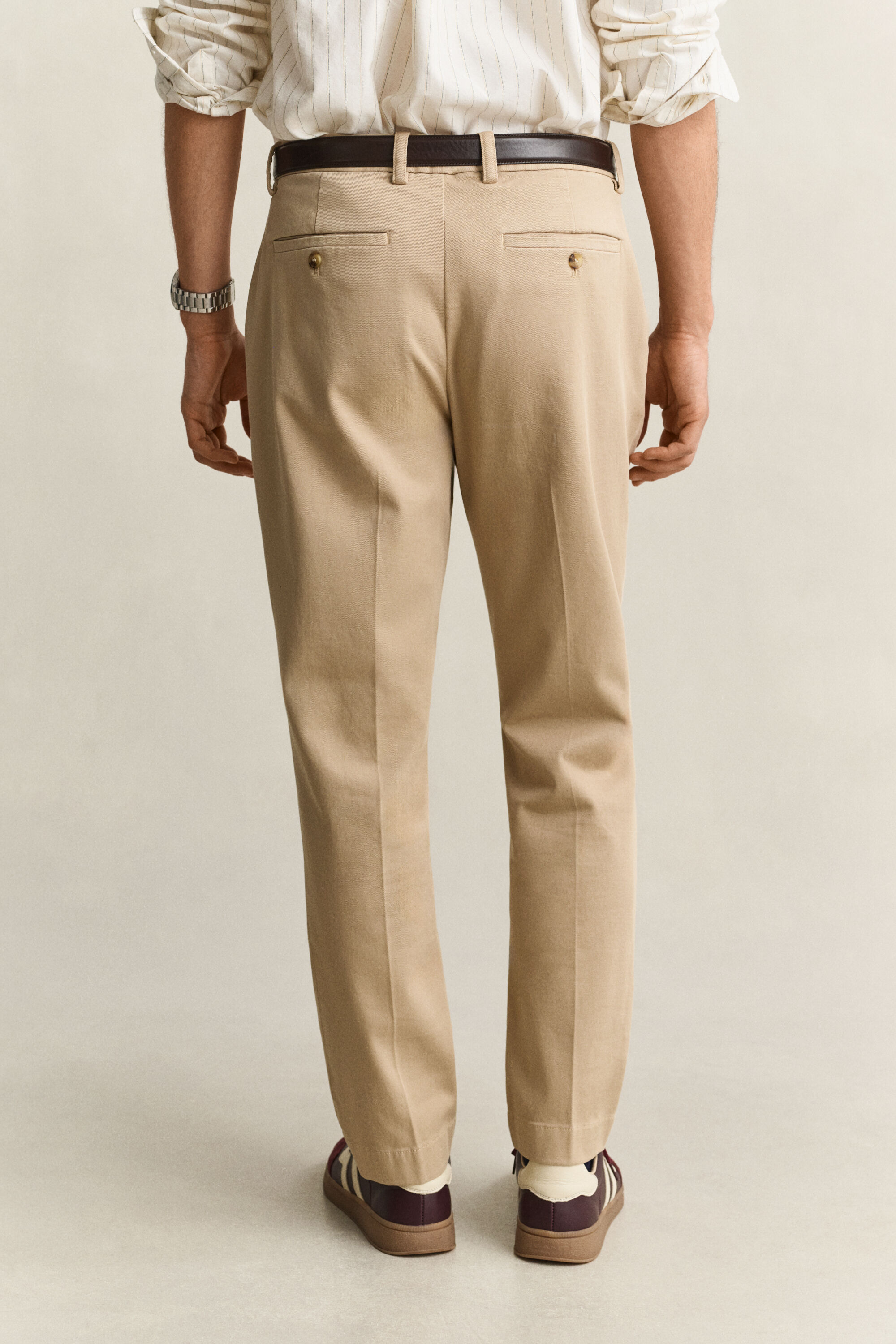 Schmal zulaufende Chinohose